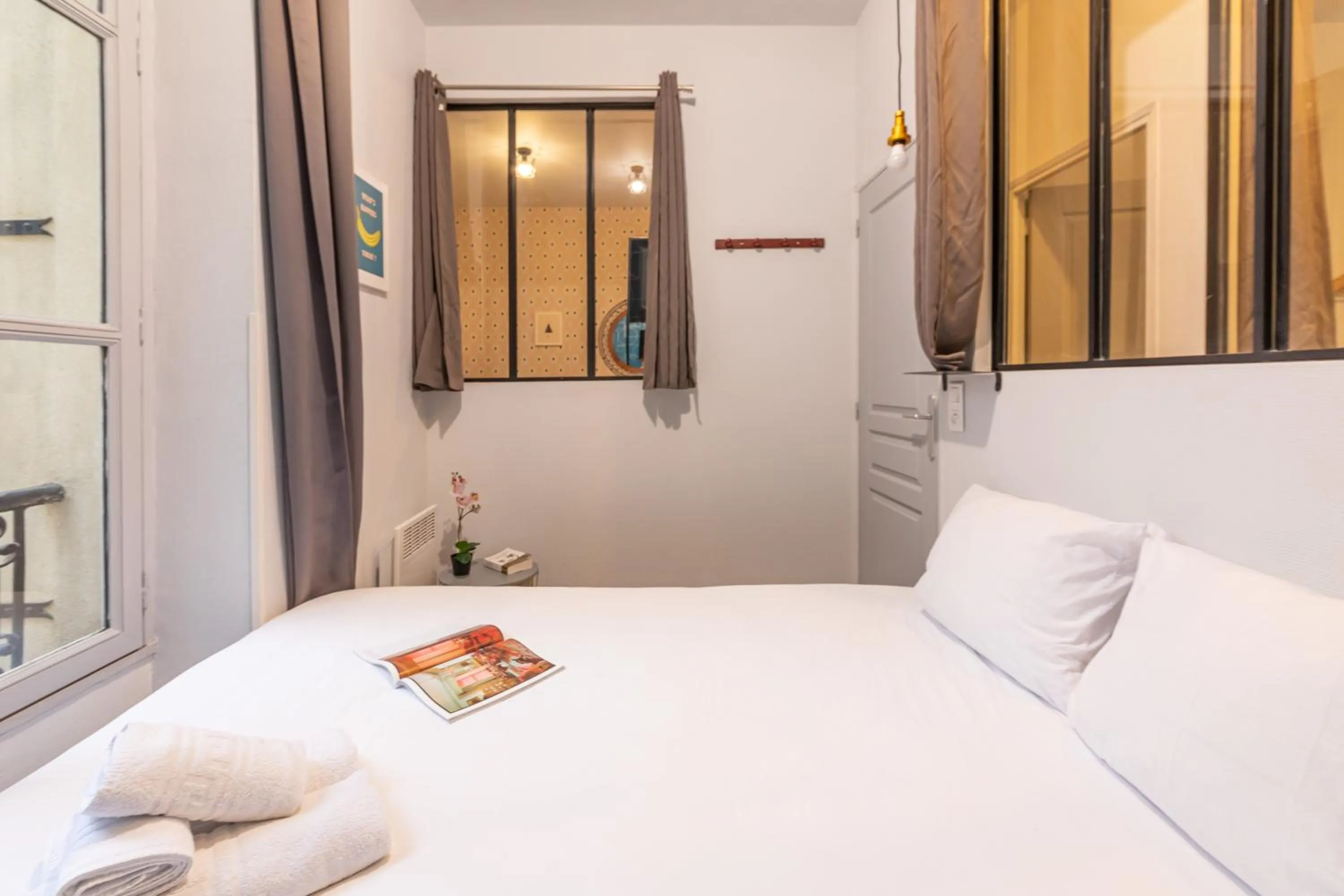 Photo of the whole room, Bed in WS Hôtel de Ville - Musée Pompidou