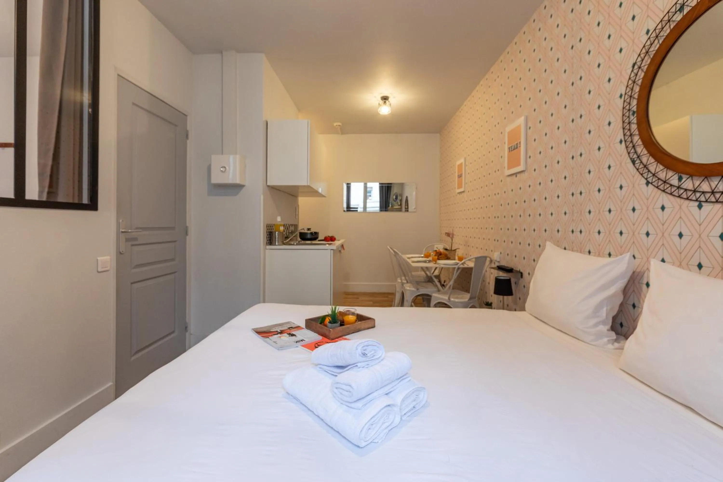 Photo of the whole room, Bed in WS Hôtel de Ville - Musée Pompidou