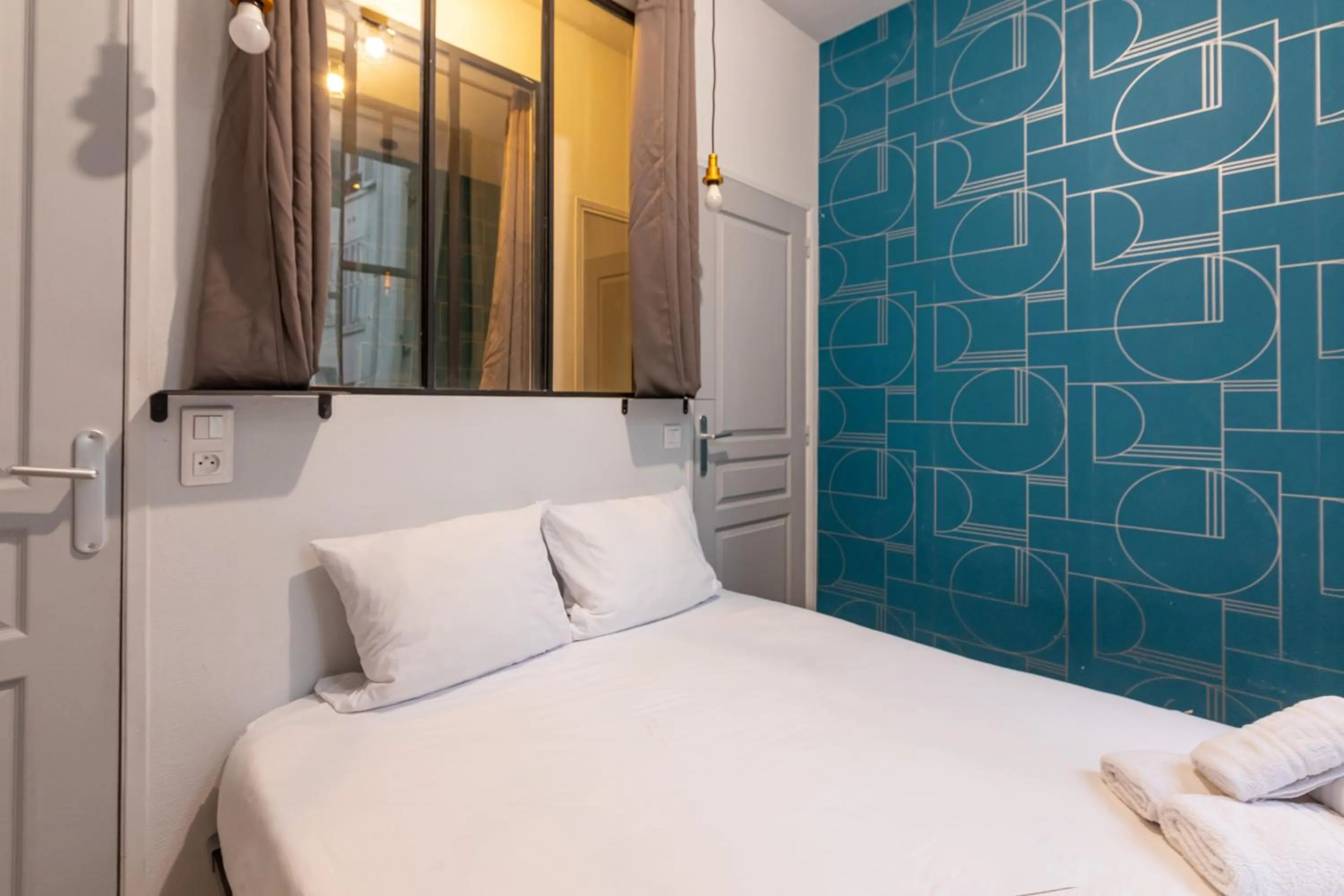 Photo of the whole room, Bed in WS Hôtel de Ville - Musée Pompidou