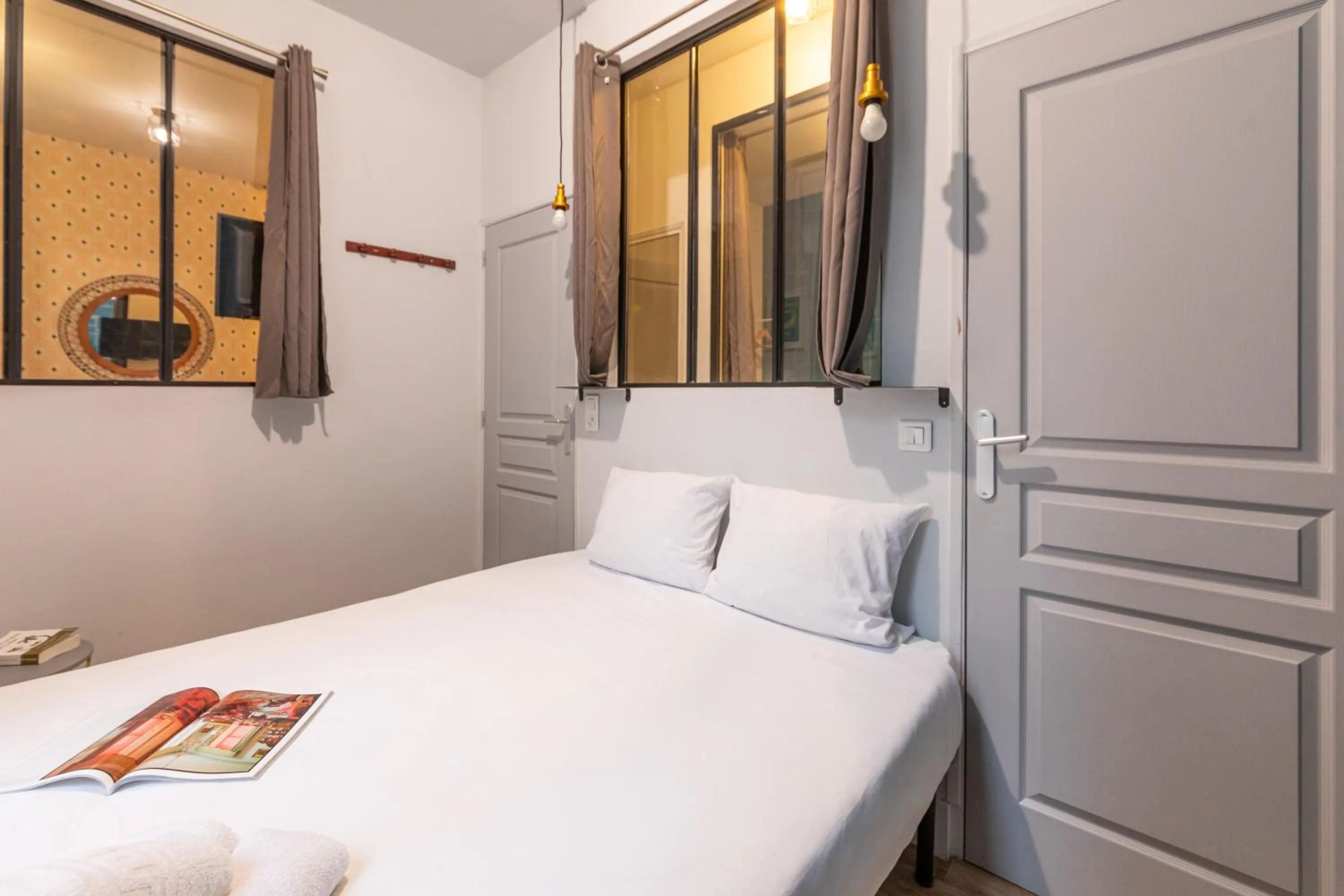 Photo of the whole room, Bed in WS Hôtel de Ville - Musée Pompidou