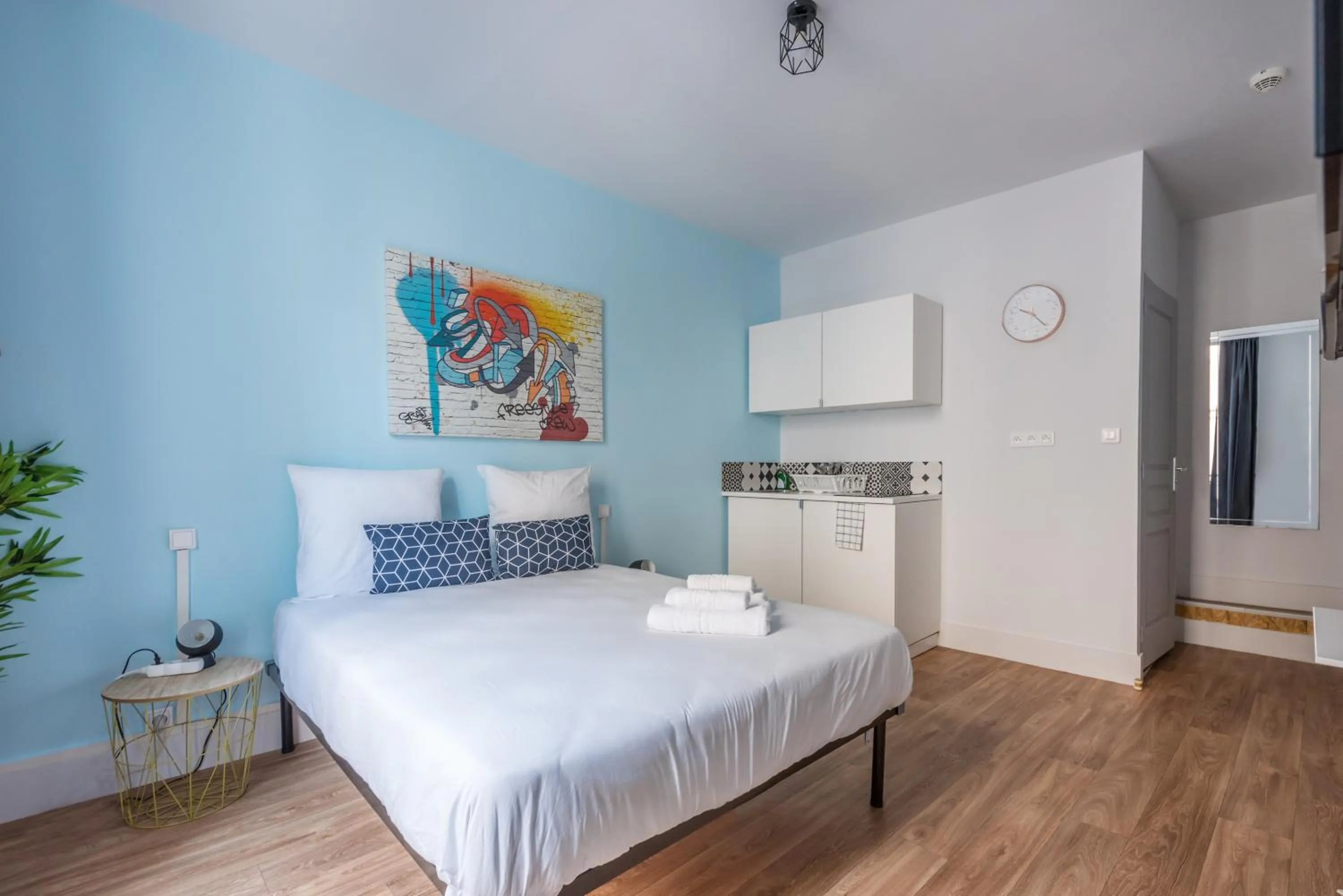 Bedroom, Bed in WS Hôtel de Ville - Musée Pompidou