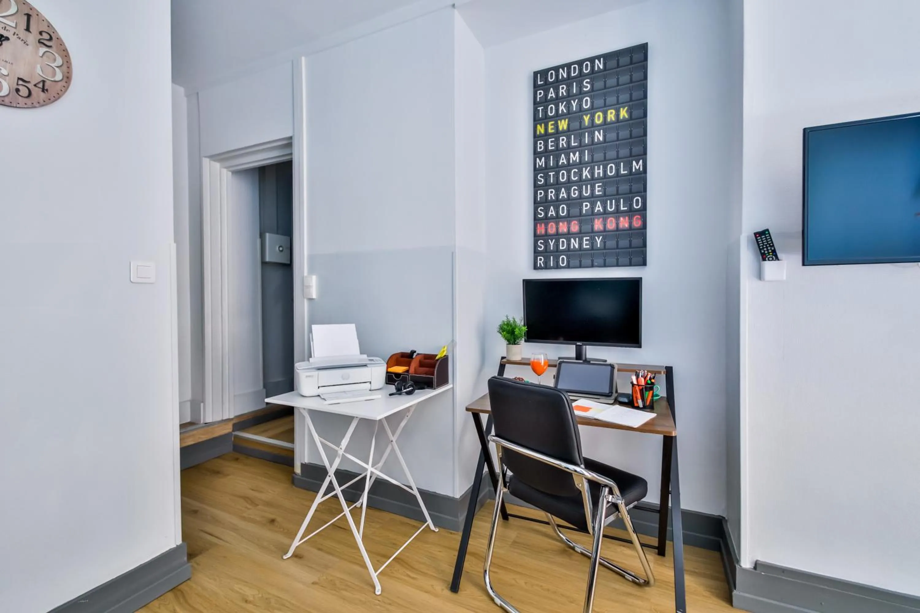 Seating area in WS Hôtel de Ville - Musée Pompidou