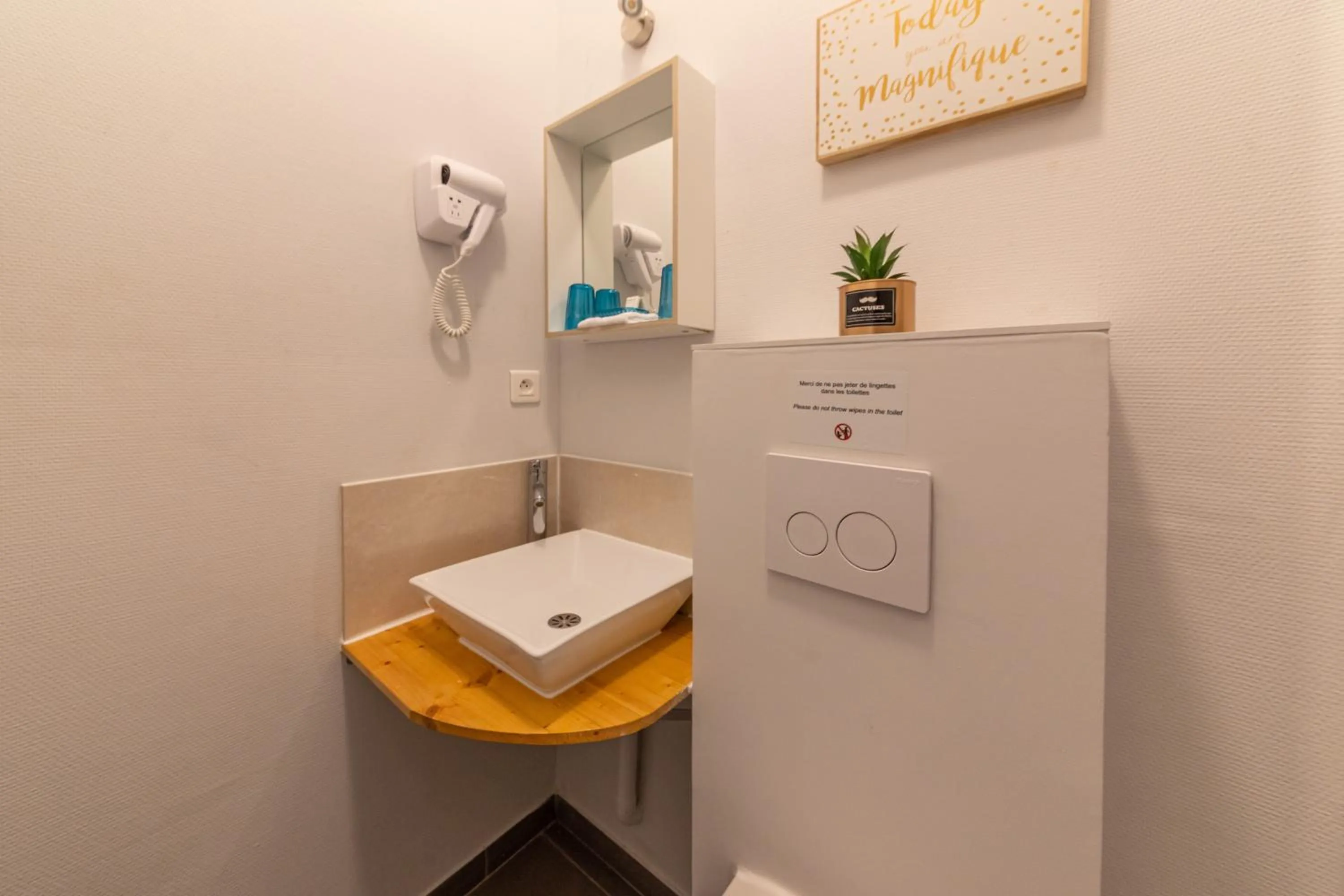 Bathroom in WS Hôtel de Ville - Musée Pompidou