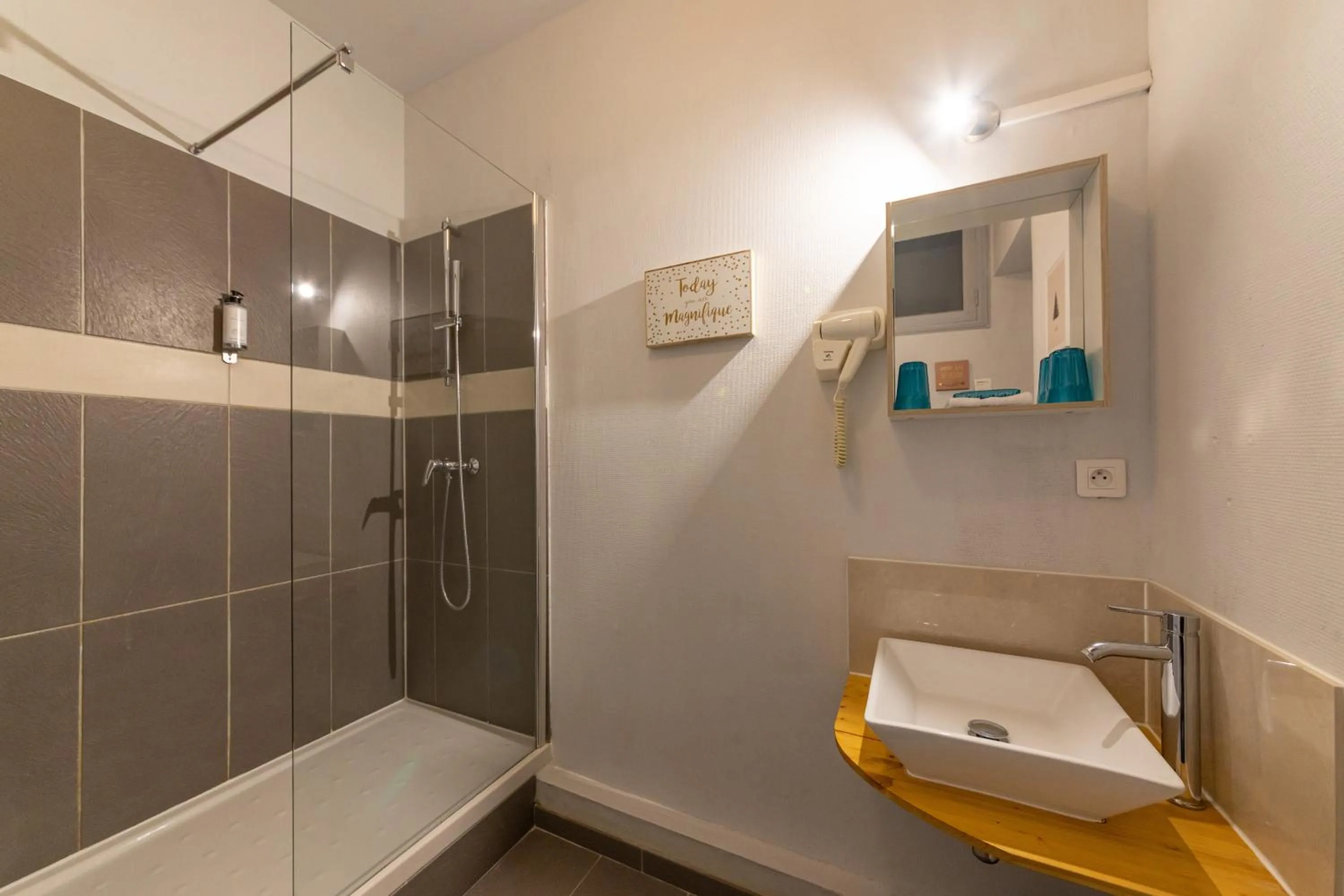 Bathroom in WS Hôtel de Ville - Musée Pompidou