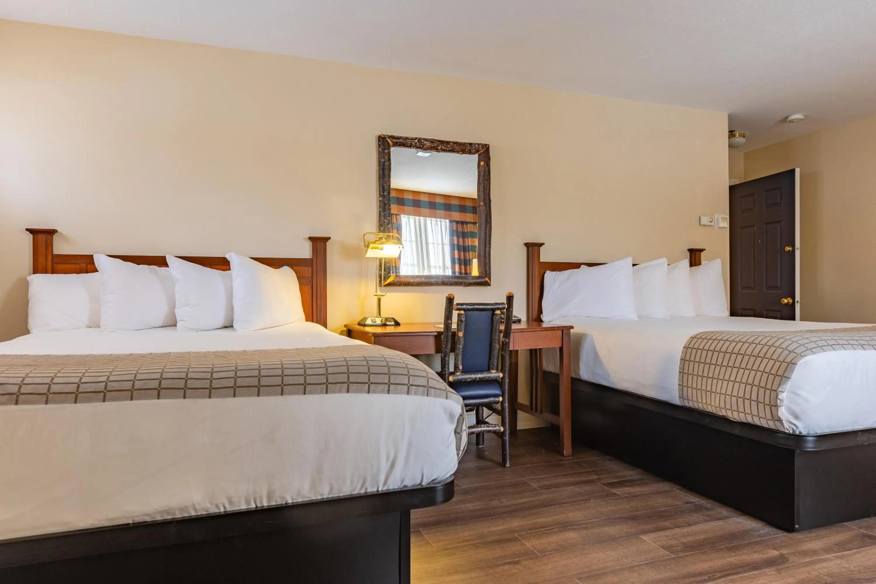 Bedroom, Bed in Wolfeboro Inn