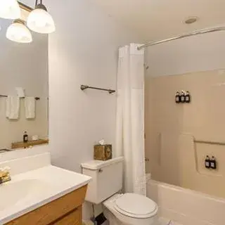 Standard Double Room in Wolfeboro Inn Standard Double Room in Wolfeboro Inn