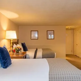 Bedroom, Bed in Wolfeboro Inn