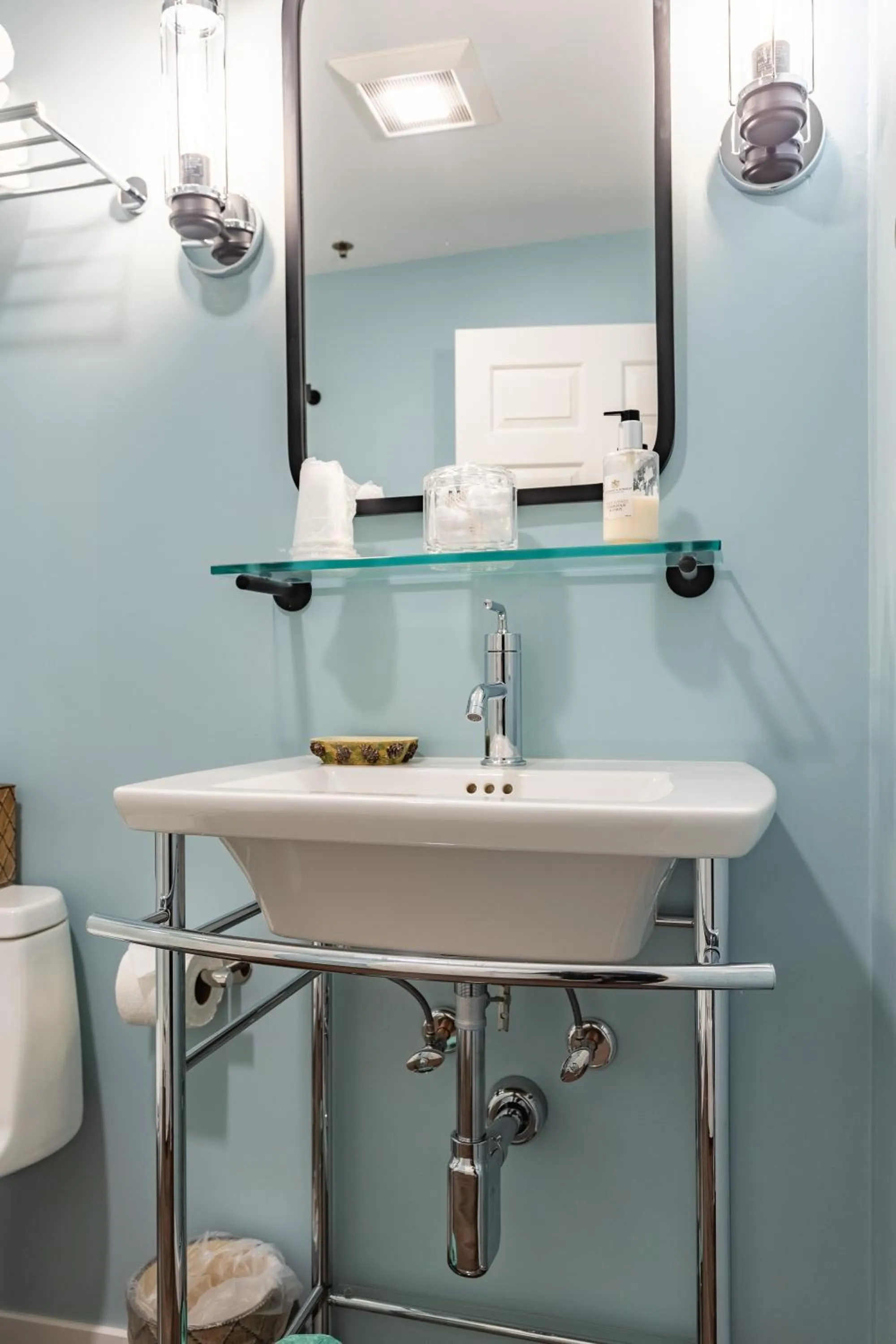 Bathroom in Wolfeboro Inn