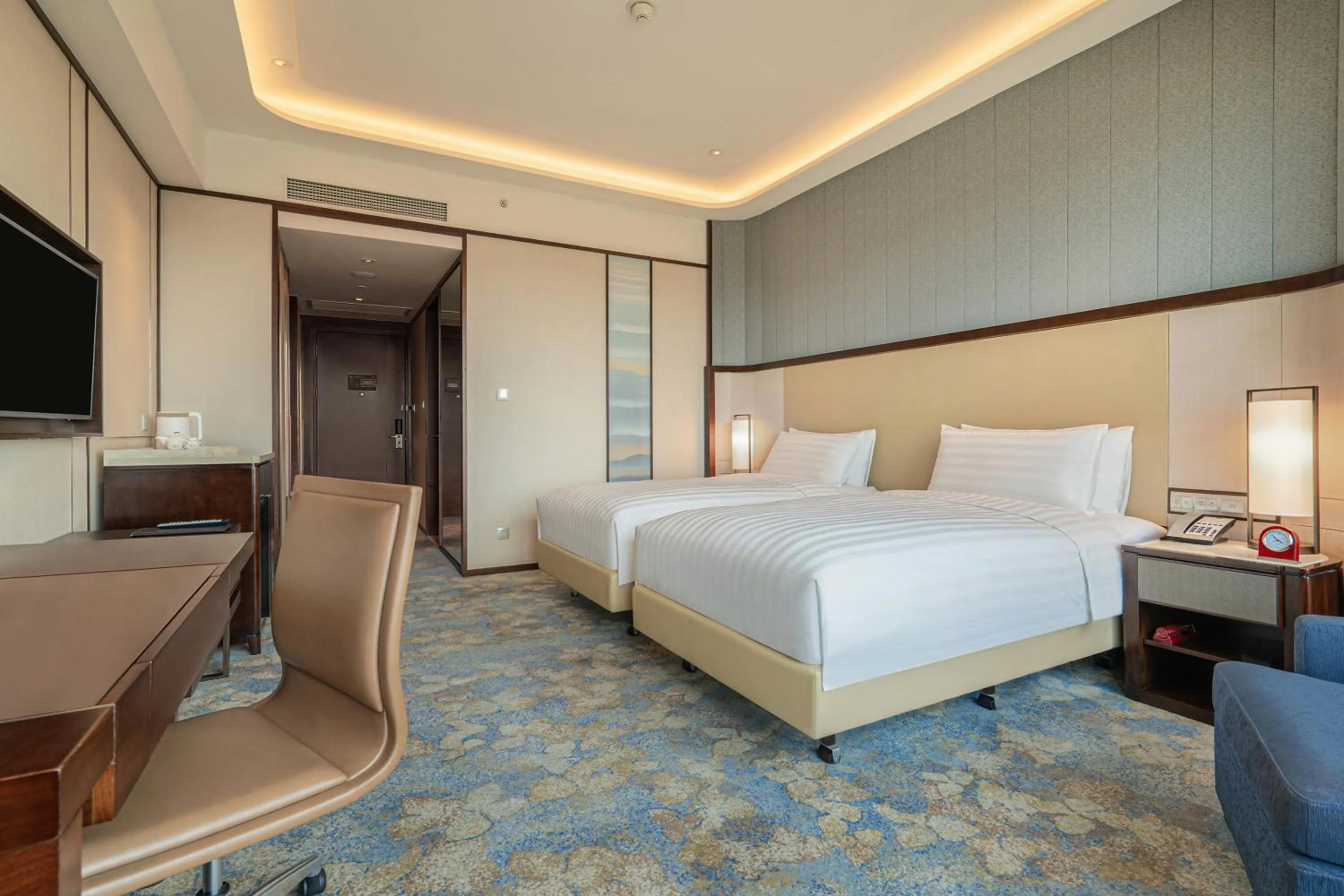 Photo of the whole room, Bed in Shangri-La Jinan