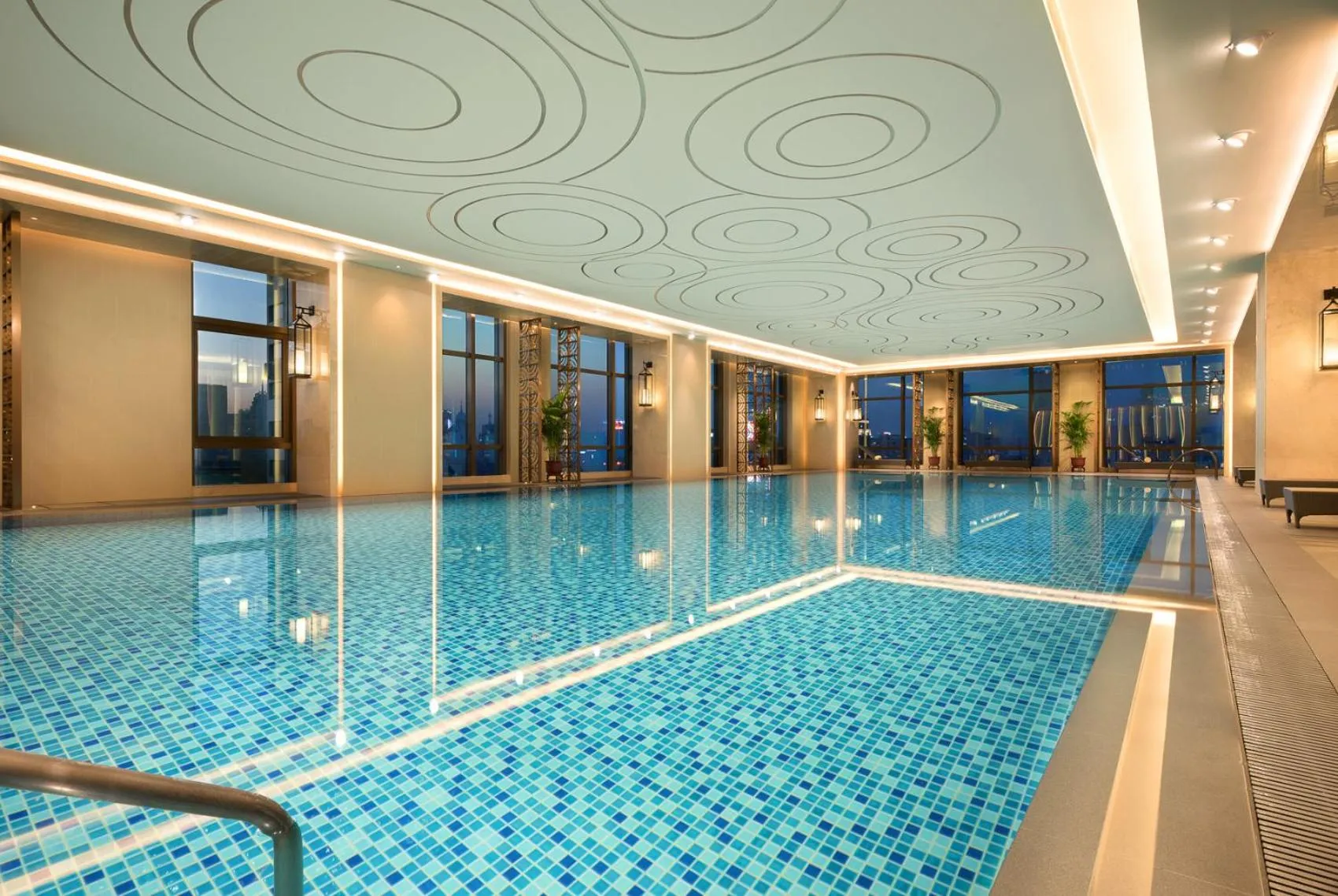 Swimming pool in Shangri-La Jinan