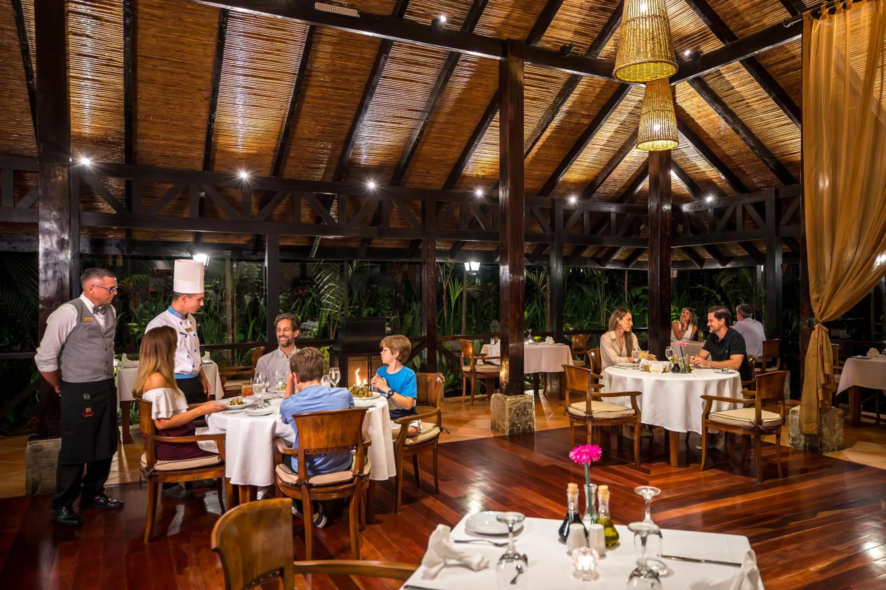 Restaurant/places to eat in Hideaway Rio Celeste Hotel