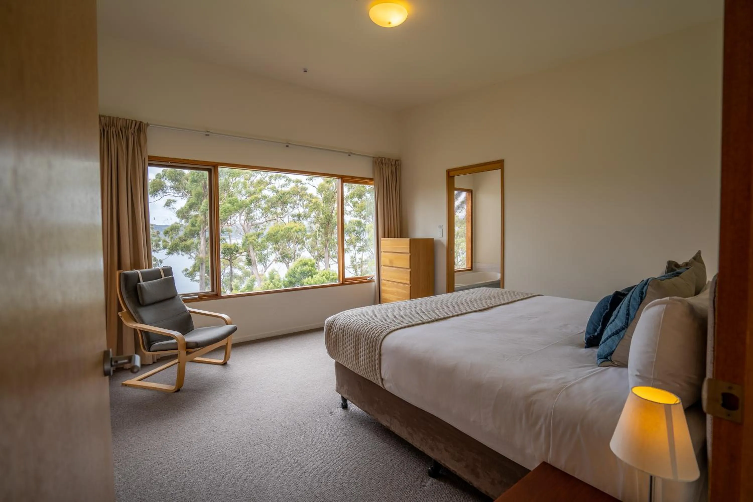 Bedroom, Bed in Stewarts Bay Lodge