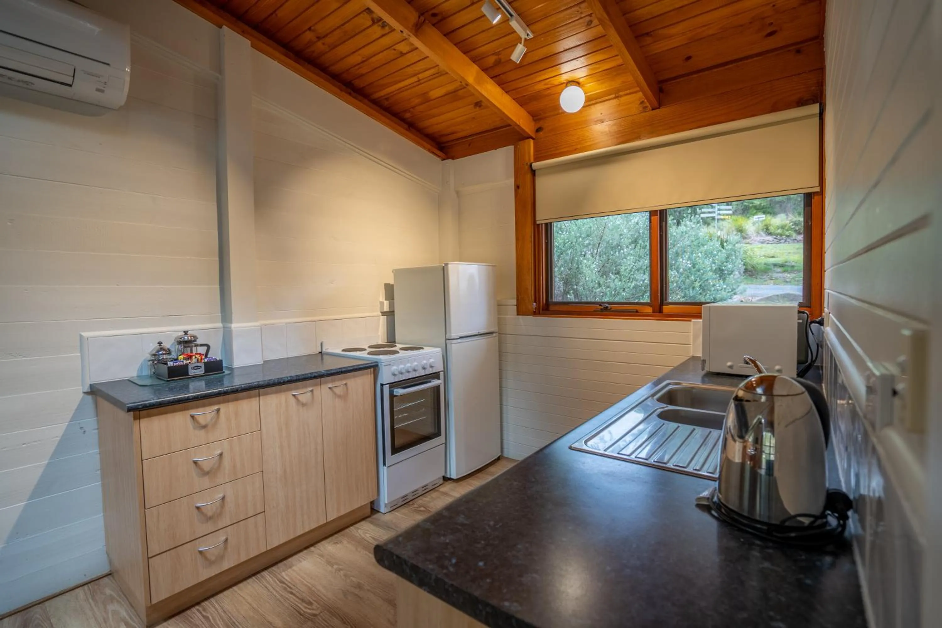 Kitchen or kitchenette in Stewarts Bay Lodge