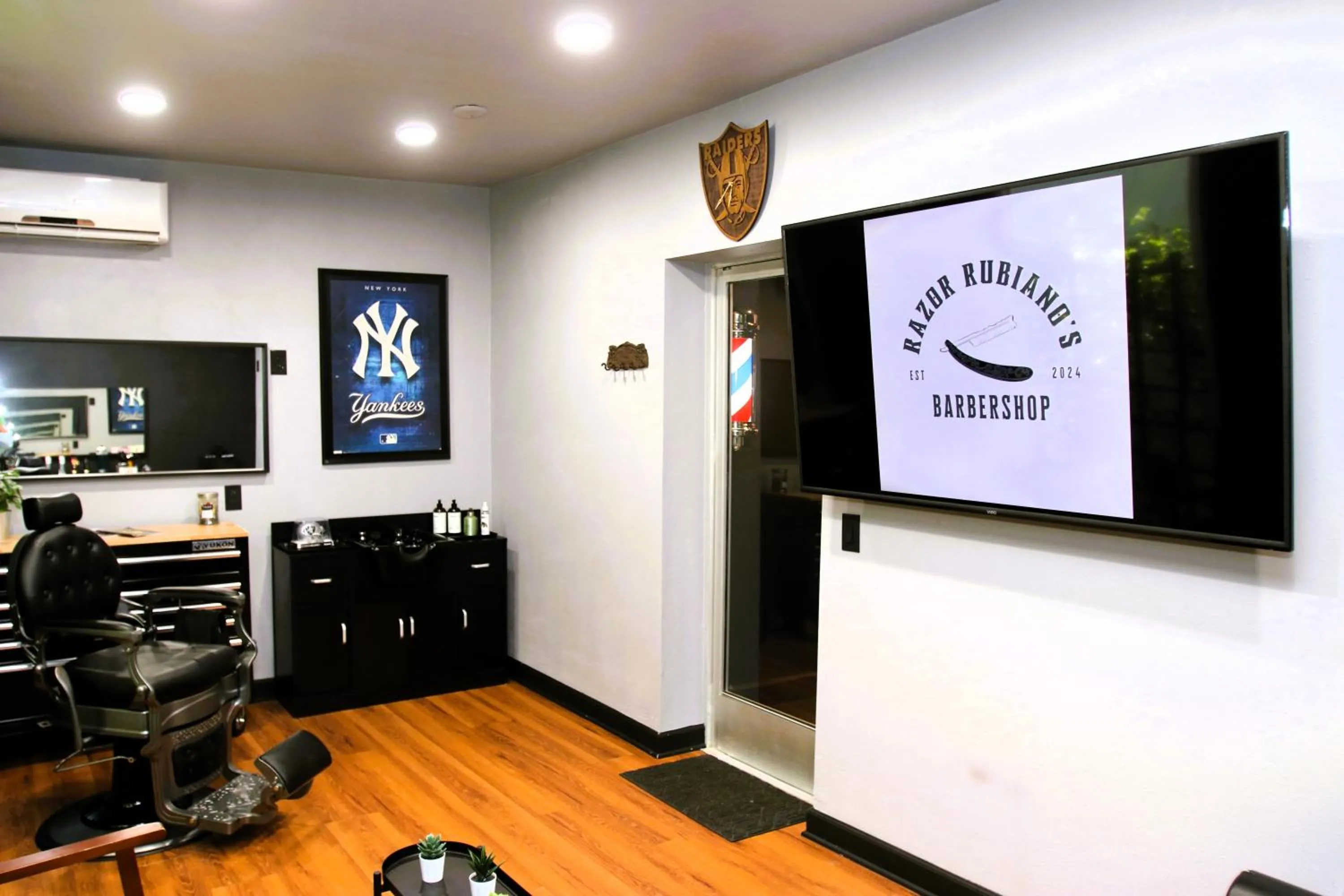 hair dresser in BLVD Hotel and Studios Universal-Hollywood, an Ascend Collection Hotel