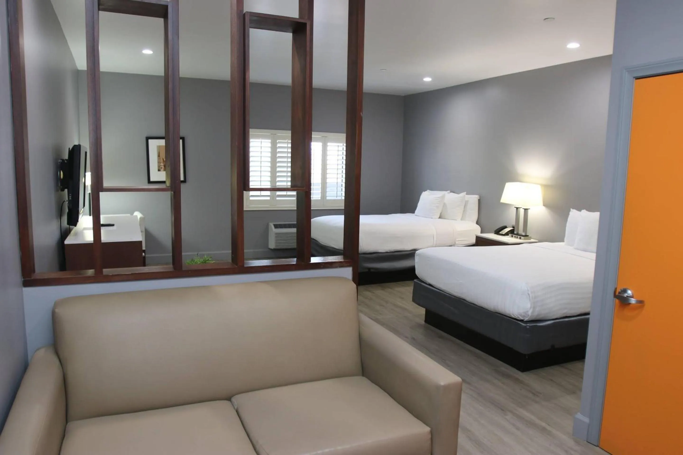 Bedroom in BLVD Hotel and Studios Universal-Hollywood, an Ascend Collection Hotel