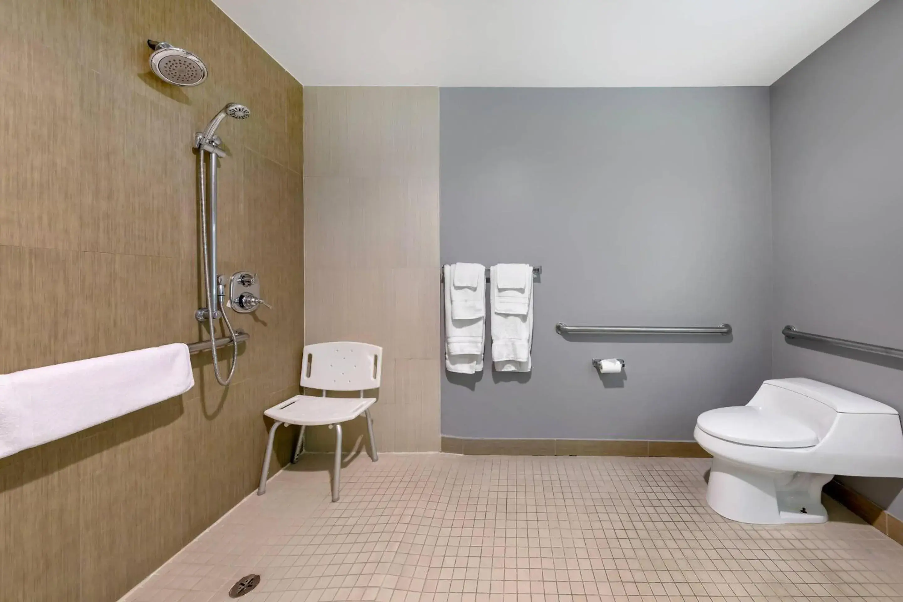 Bedroom in BLVD Hotel and Studios Universal-Hollywood, an Ascend Collection Hotel Bedroom in BLVD Hotel and Studios Universal-Hollywood, an Ascend Collection Hotel