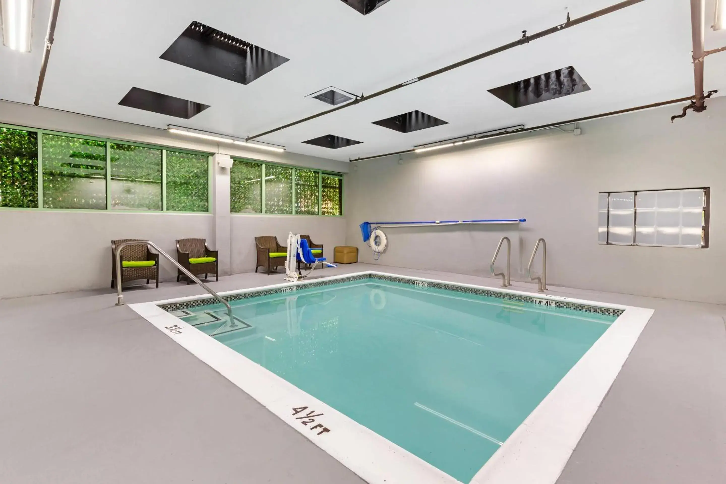 Swimming pool in BLVD Hotel and Studios Universal-Hollywood, an Ascend Collection Hotel Swimming pool in BLVD Hotel and Studios Universal-Hollywood, an Ascend Collection Hotel