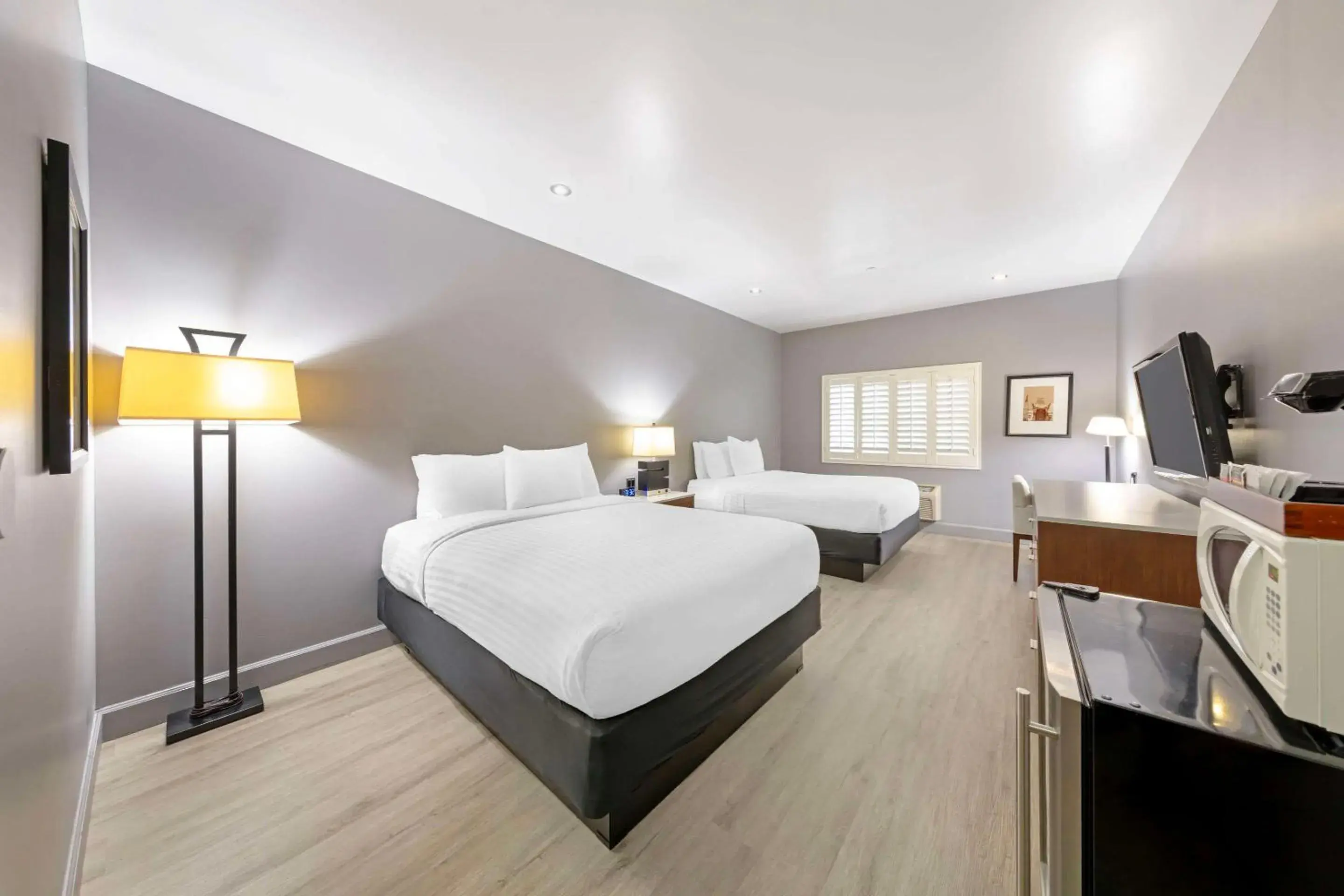 Bedroom, Bed in BLVD Hotel and Studios Universal-Hollywood, an Ascend Collection Hotel Bedroom, Bed in BLVD Hotel and Studios Universal-Hollywood, an Ascend Collection Hotel