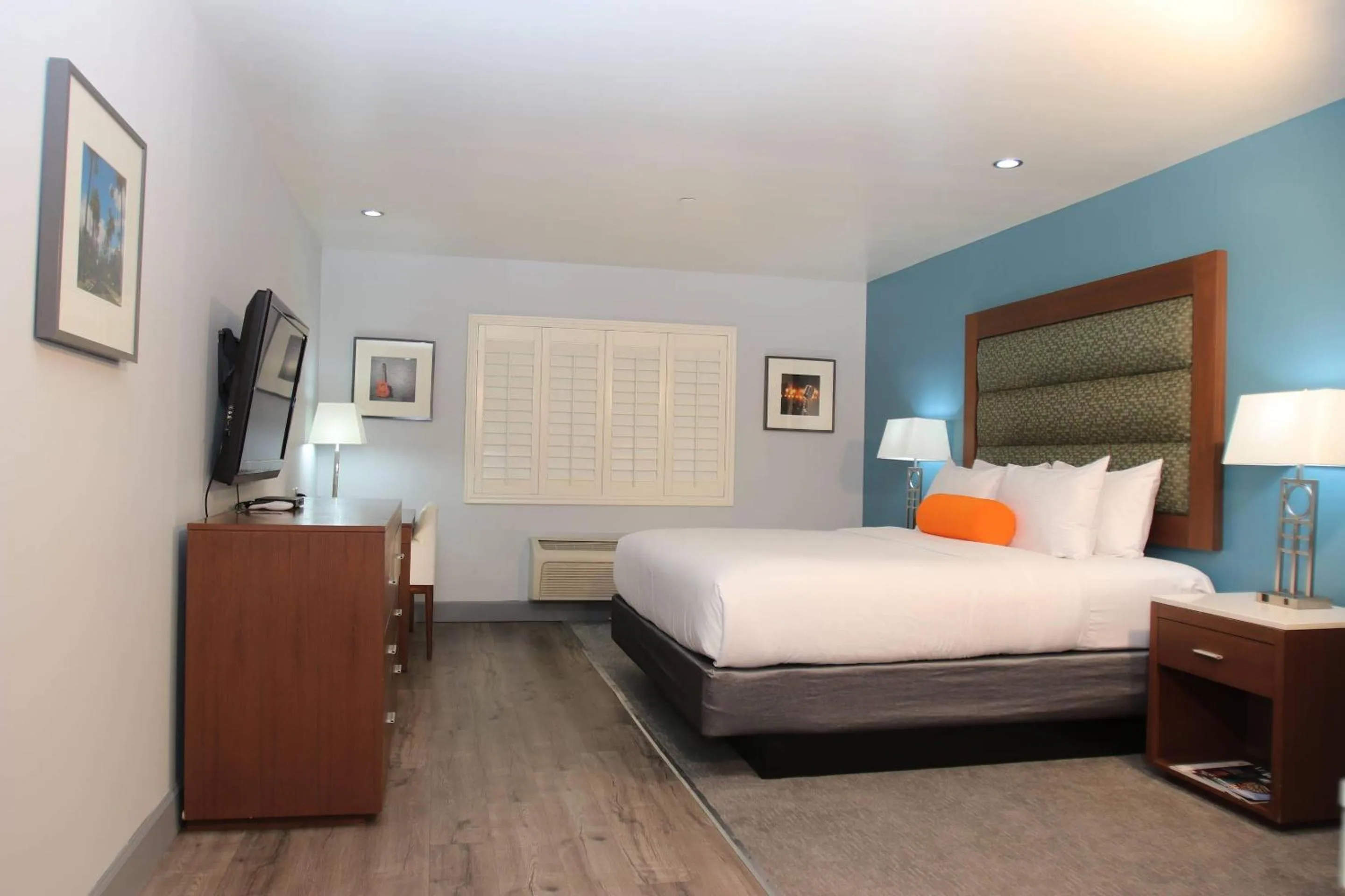 Bedroom in BLVD Hotel and Studios Universal-Hollywood, an Ascend Collection Hotel