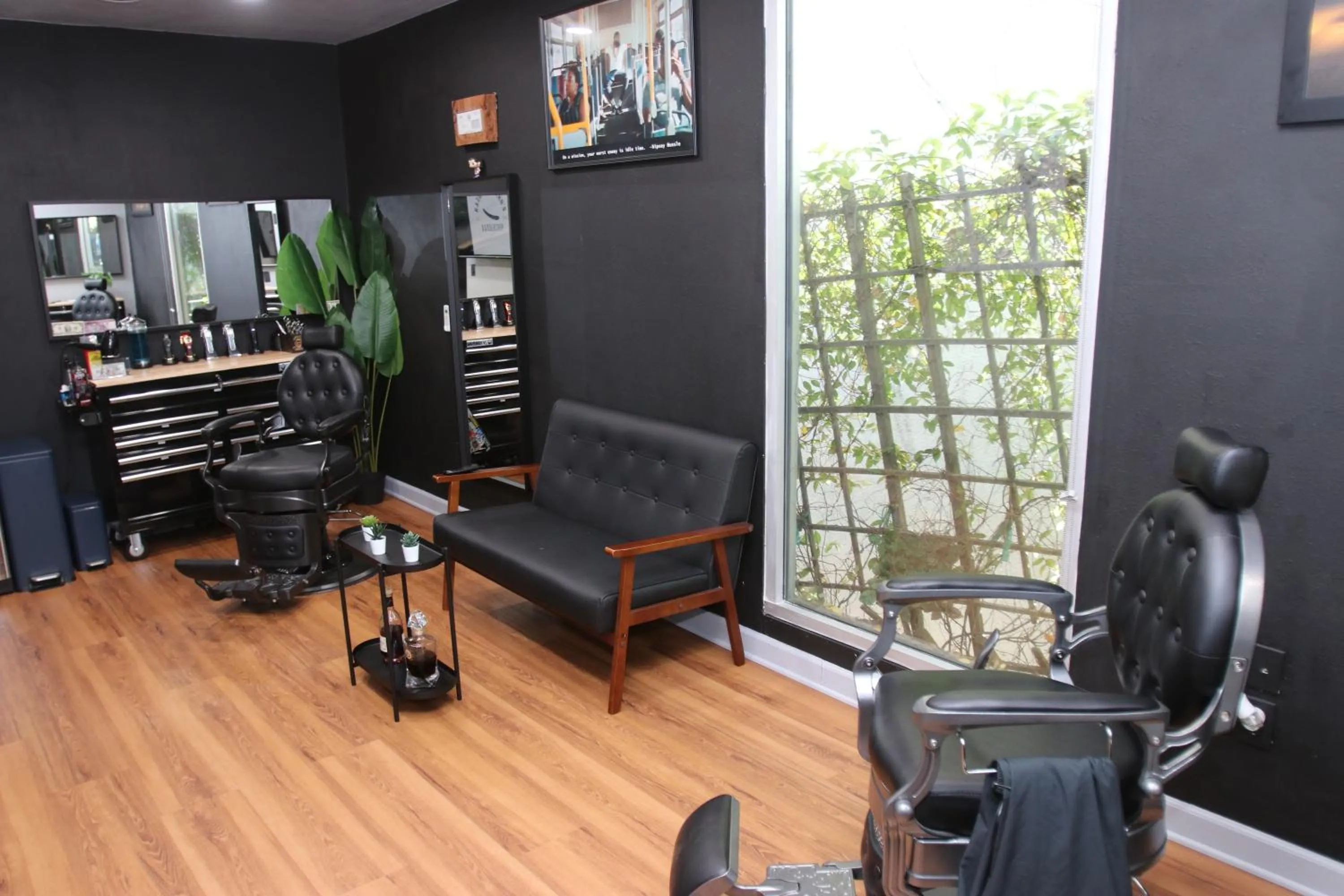 hair dresser in BLVD Hotel and Studios Universal-Hollywood, an Ascend Collection Hotel