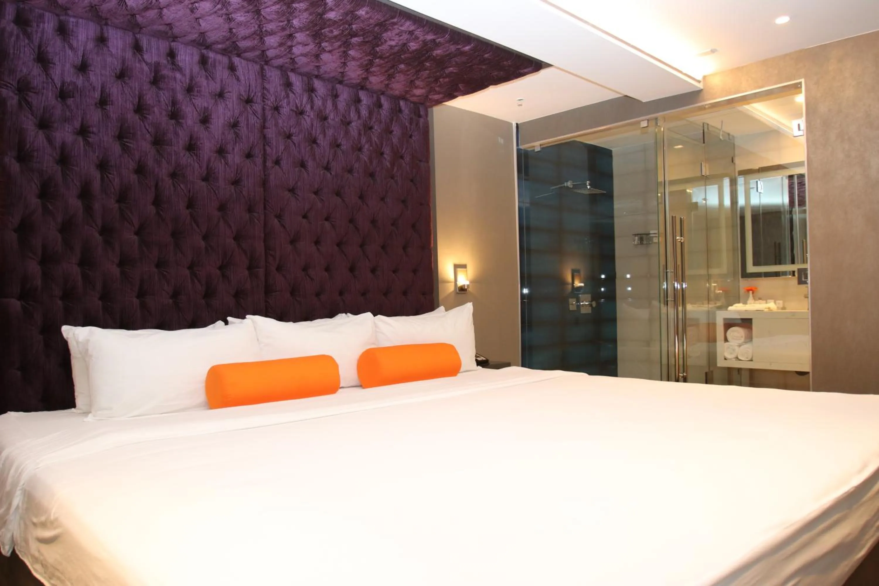 Bedroom in BLVD Hotel and Studios Universal-Hollywood, an Ascend Collection Hotel