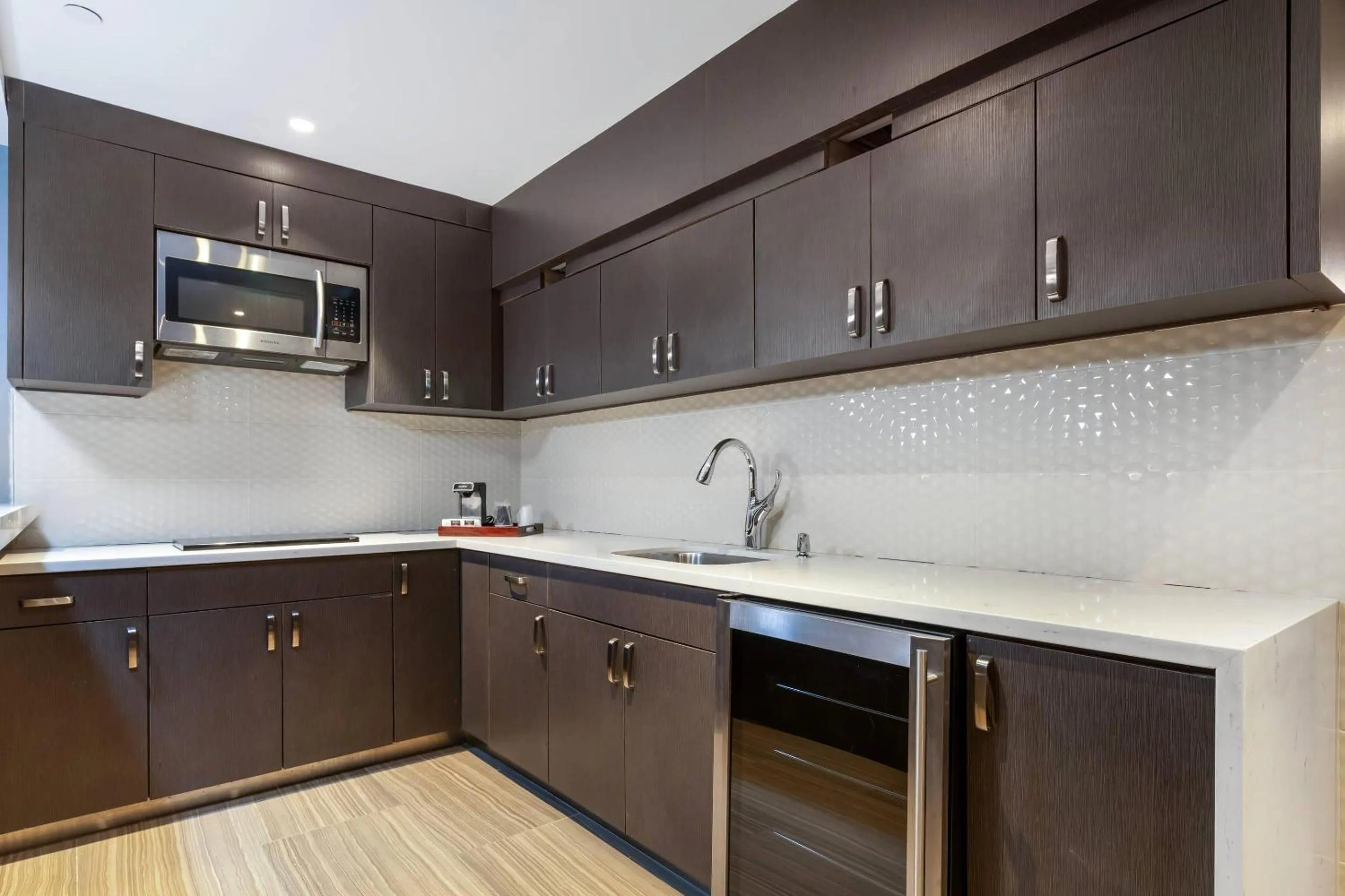 Bedroom in BLVD Hotel and Studios Universal-Hollywood, an Ascend Collection Hotel