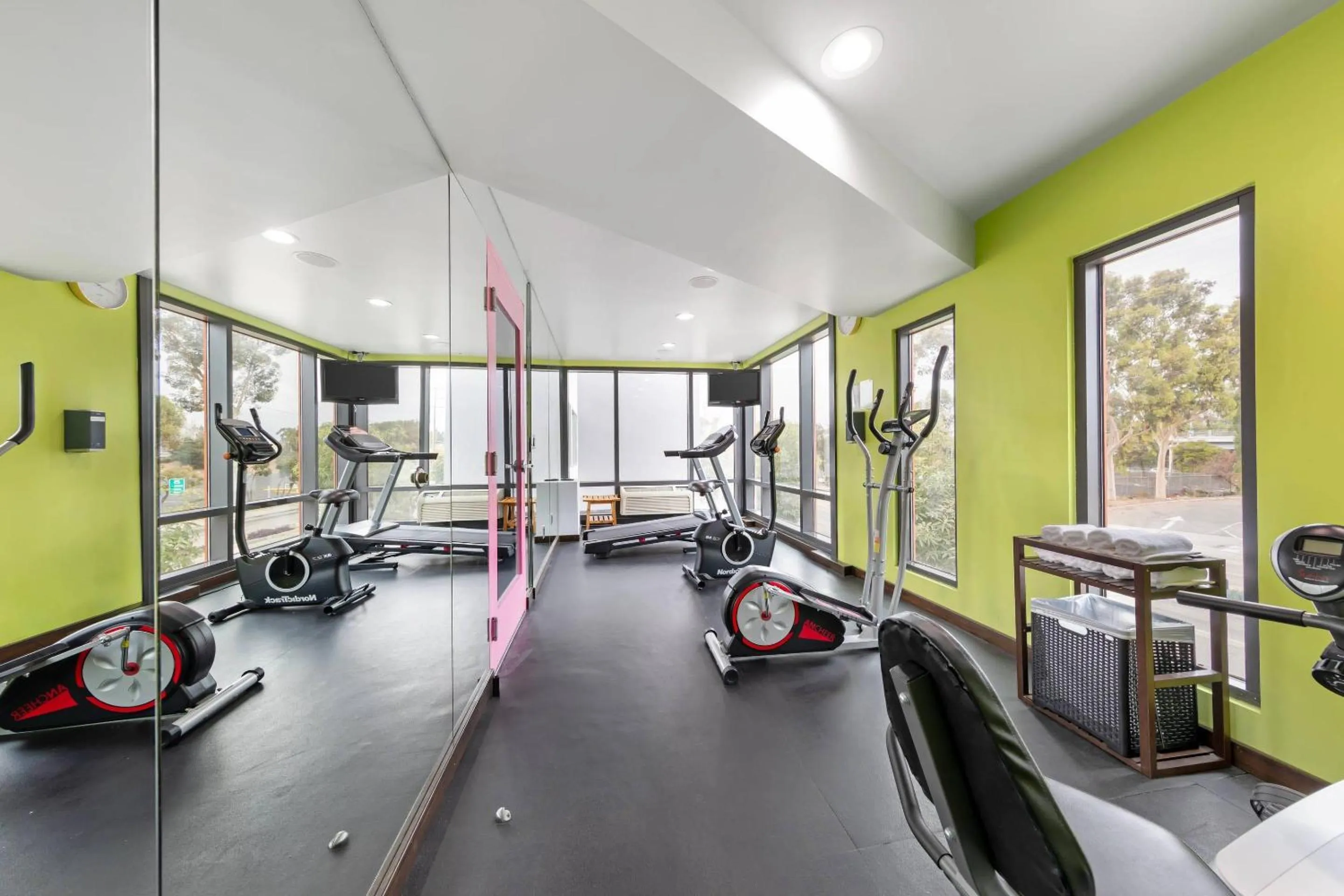Fitness centre/facilities in BLVD Hotel and Studios Universal-Hollywood, an Ascend Collection Hotel