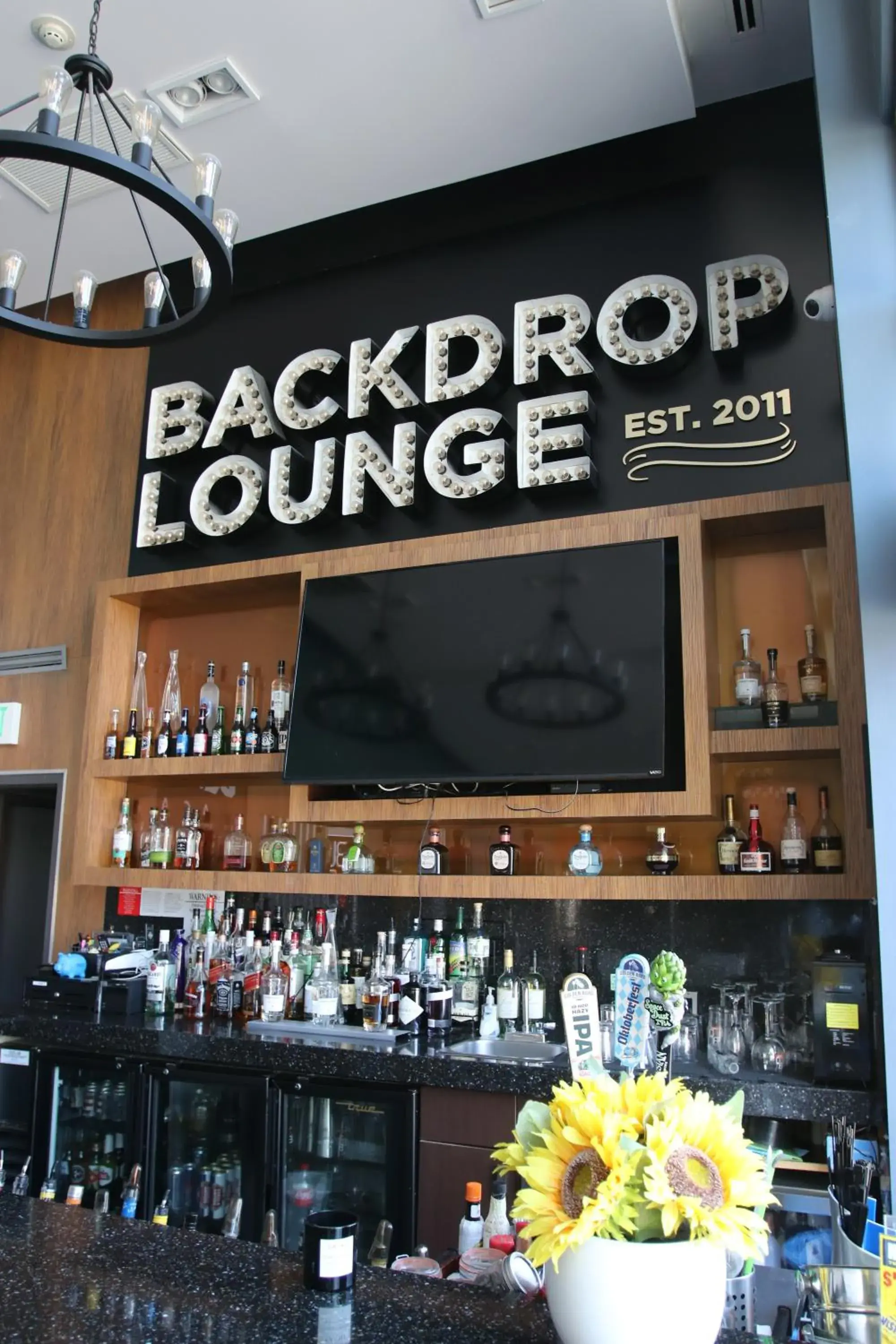 Lounge or bar in BLVD Hotel and Studios Universal-Hollywood, an Ascend Collection Hotel Lounge or bar in BLVD Hotel and Studios Universal-Hollywood, an Ascend Collection Hotel