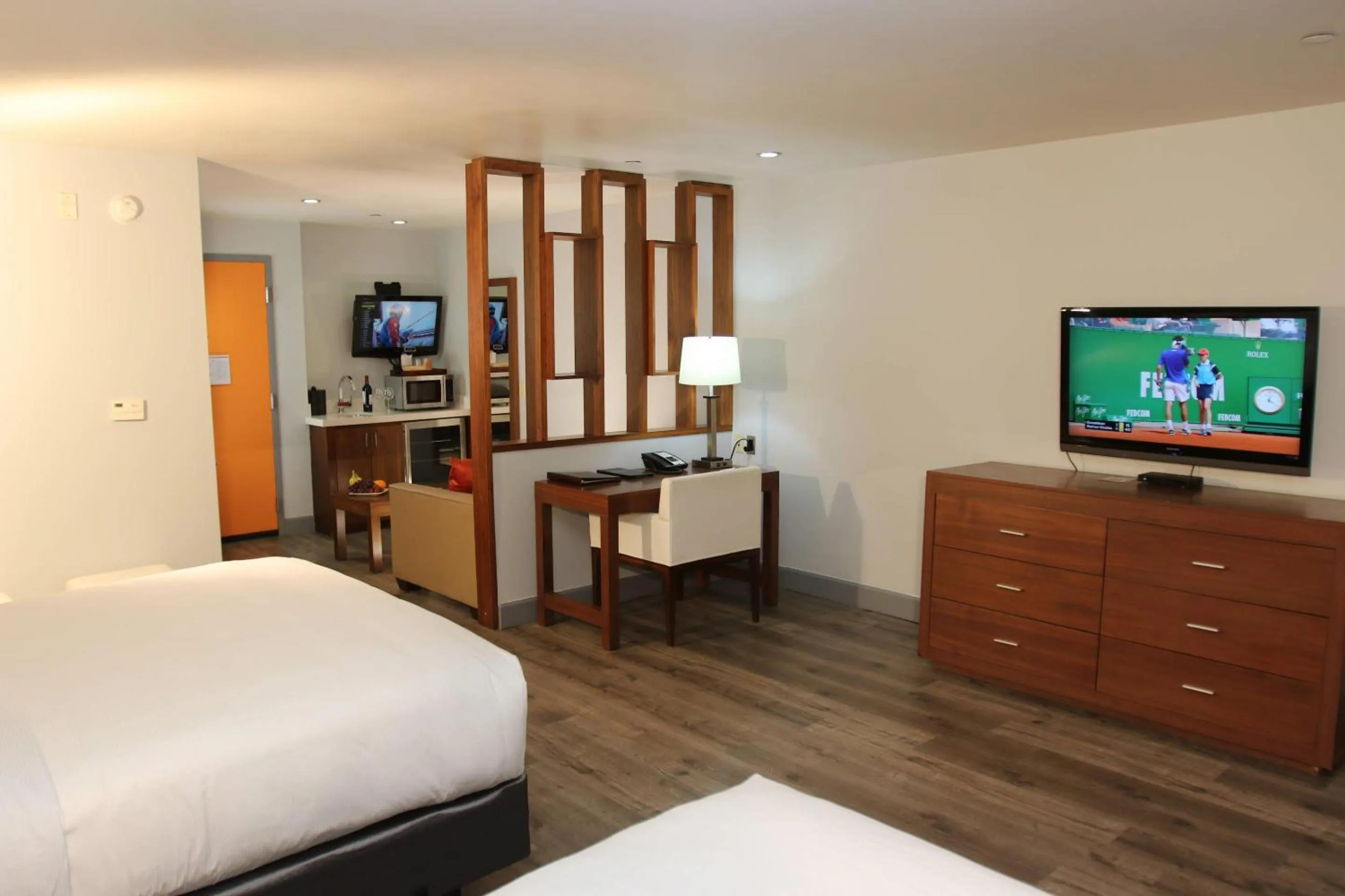 Bedroom in BLVD Hotel and Studios Universal-Hollywood, an Ascend Collection Hotel