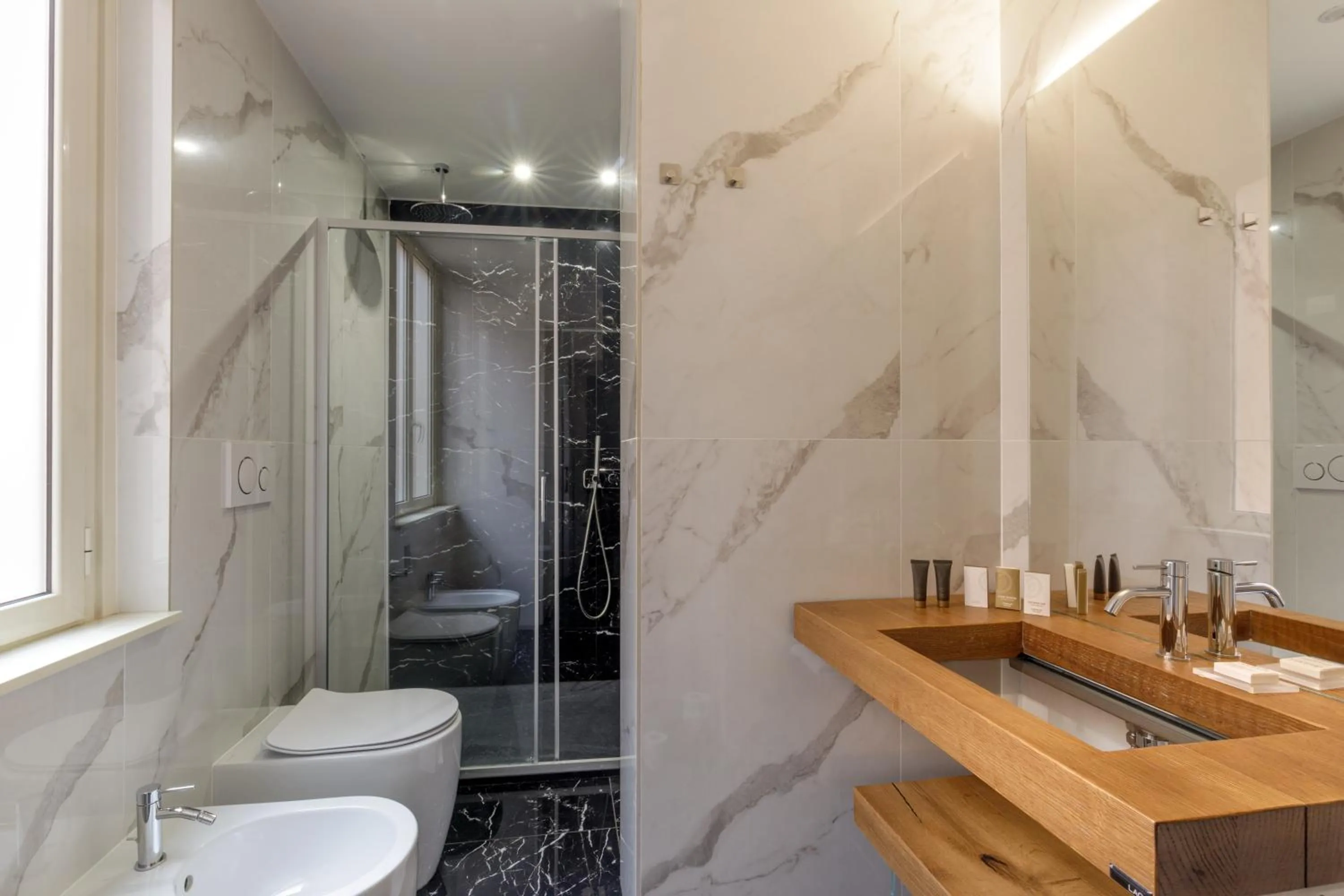 Shower in Hotel Regno