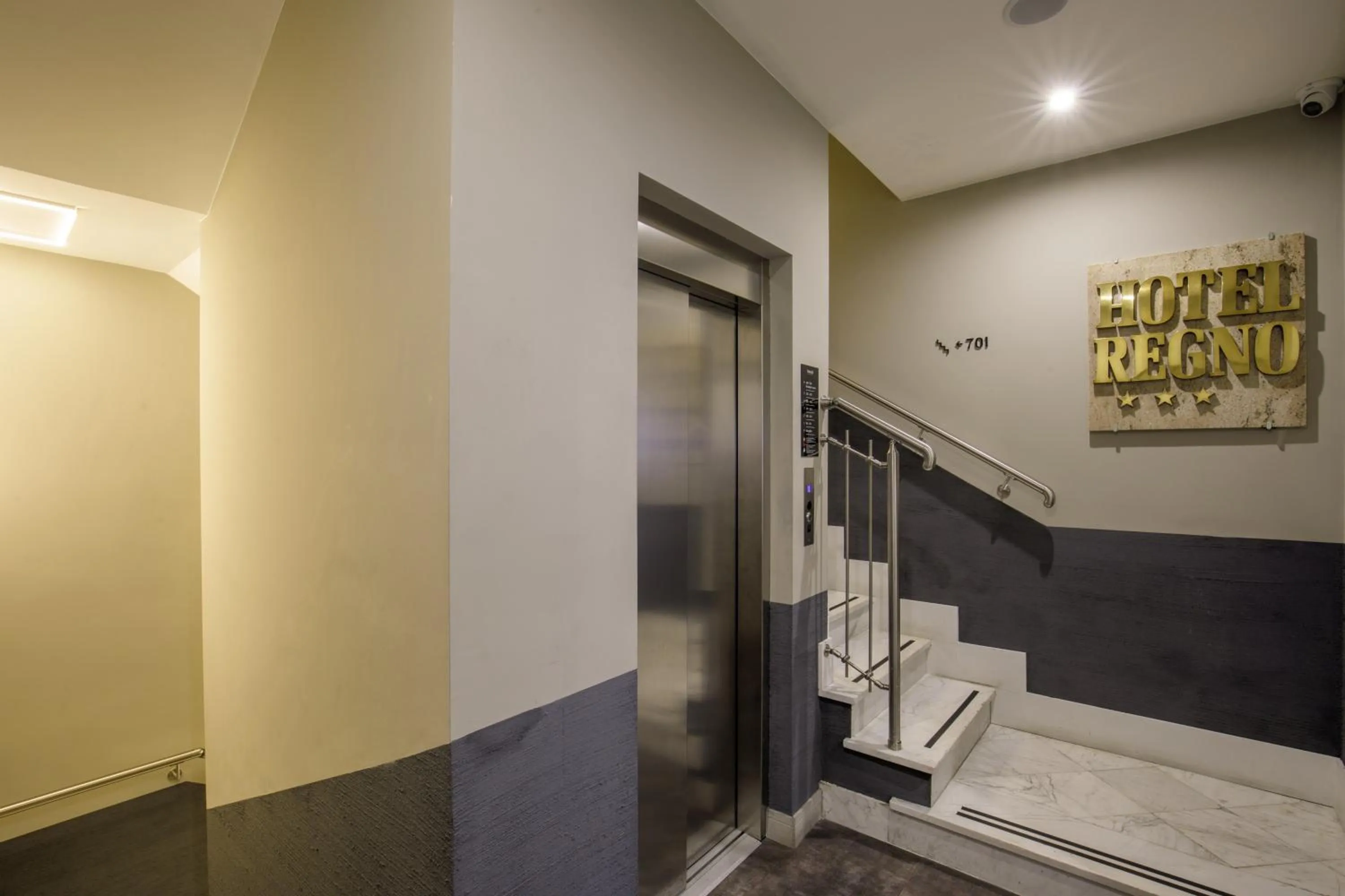 elevator in Hotel Regno