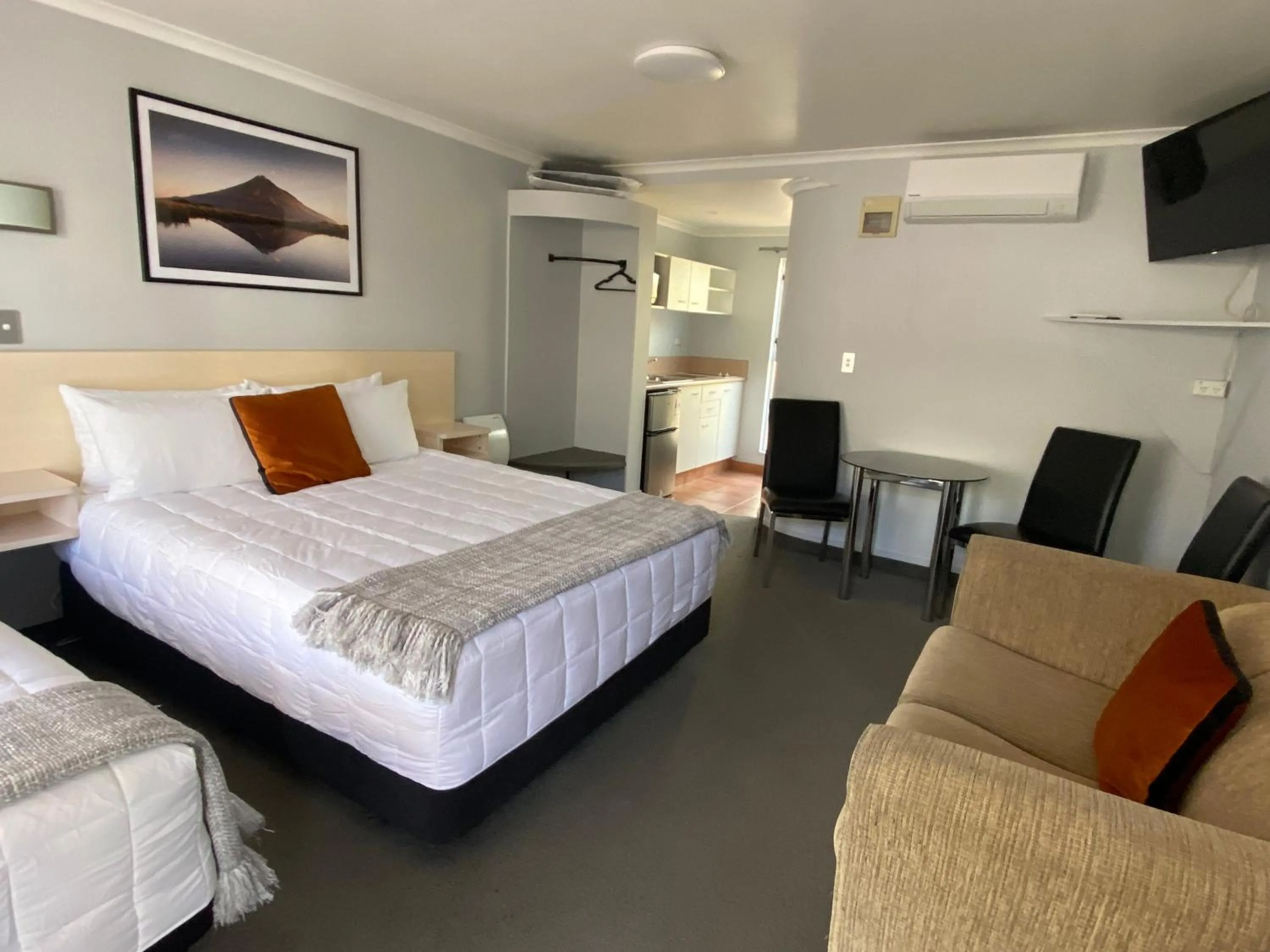 Bed in Lakeside Taupo Motel