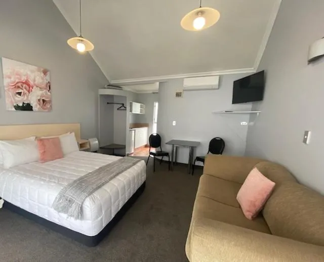 Bed in Lakeside Taupo Motel