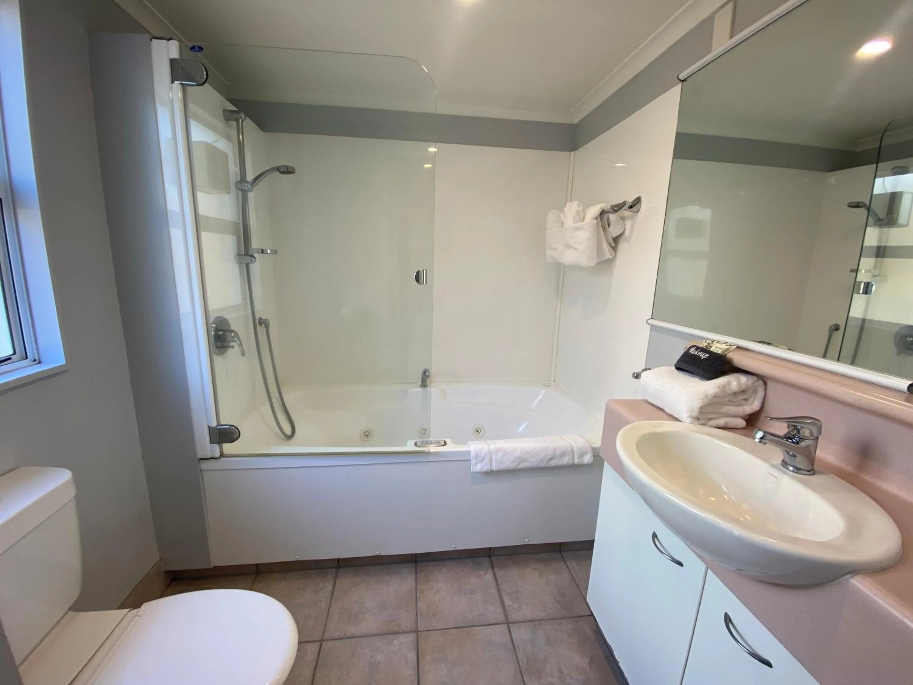 Property building in Lakeside Taupo Motel