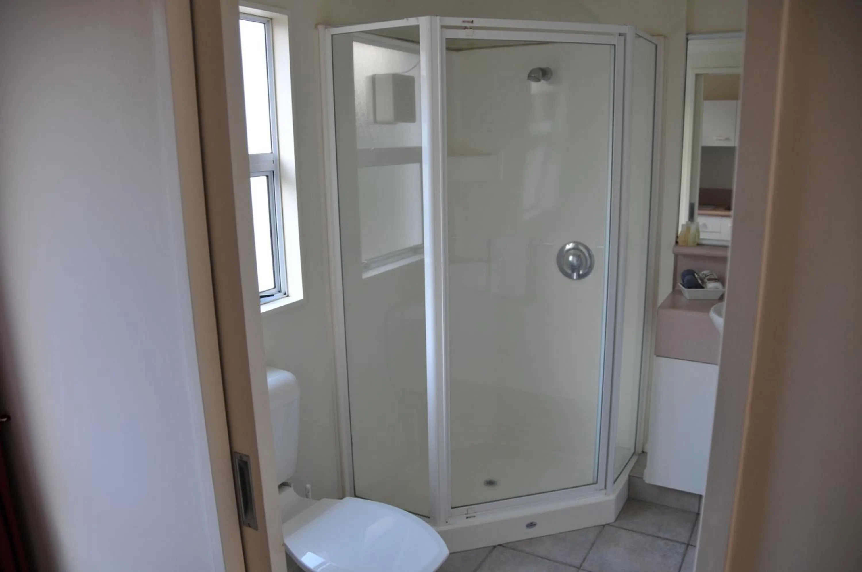 Shower in Lakeside Taupo Motel