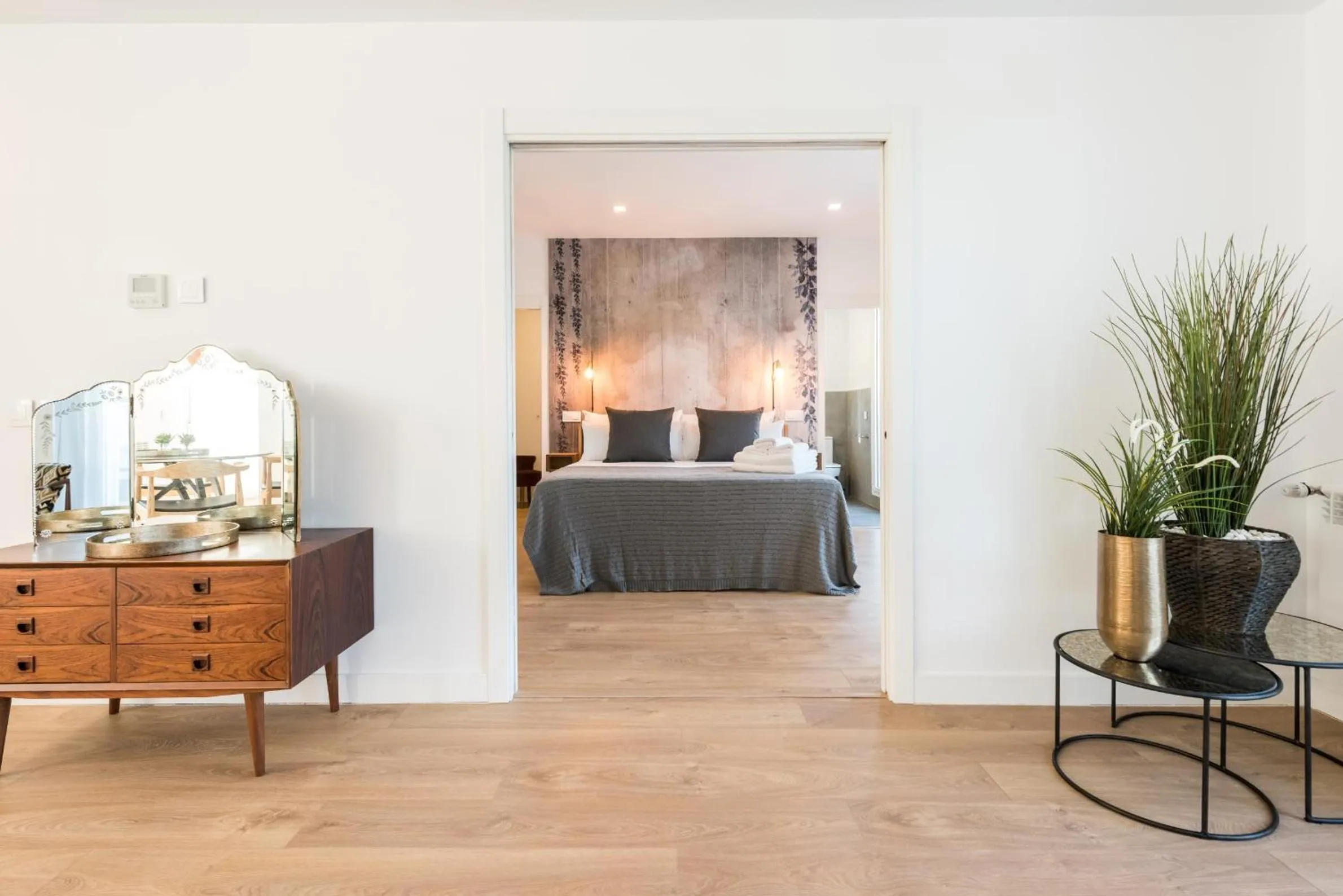 Photo of the whole room, Bed in Plaza de España Skyline