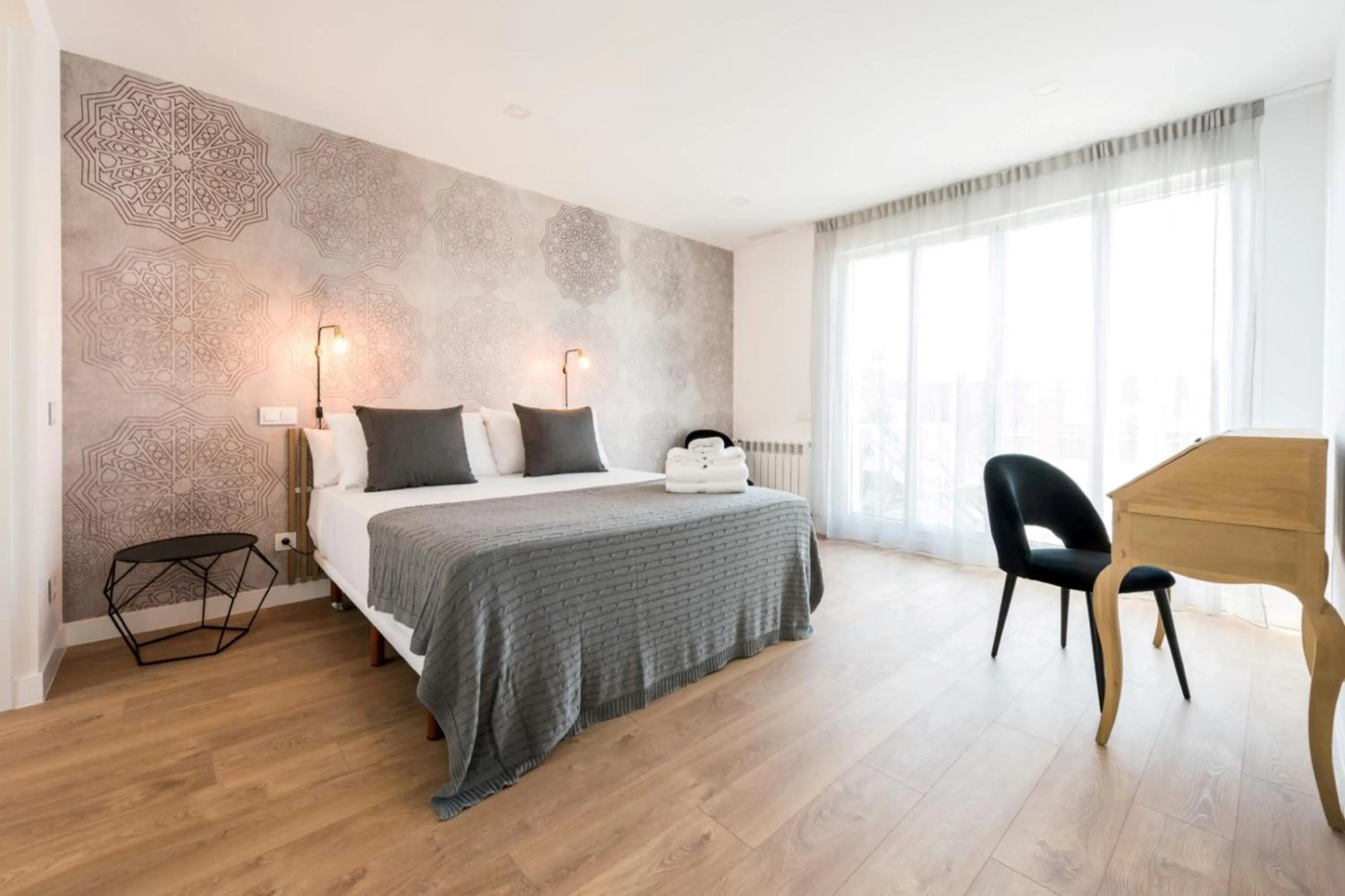 Bed in Plaza de España Skyline