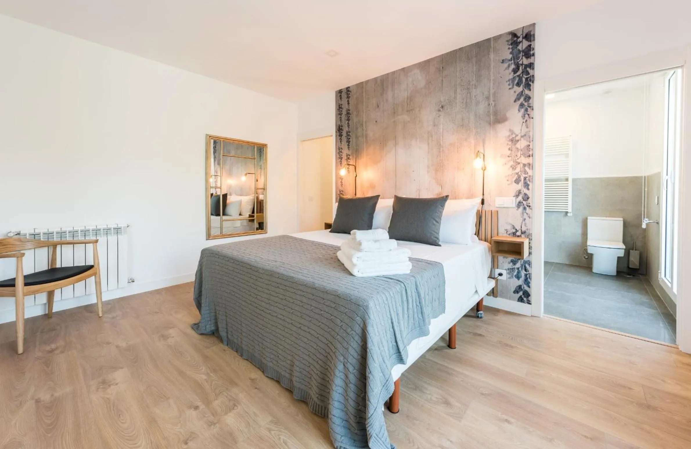 Bed in Plaza de España Skyline