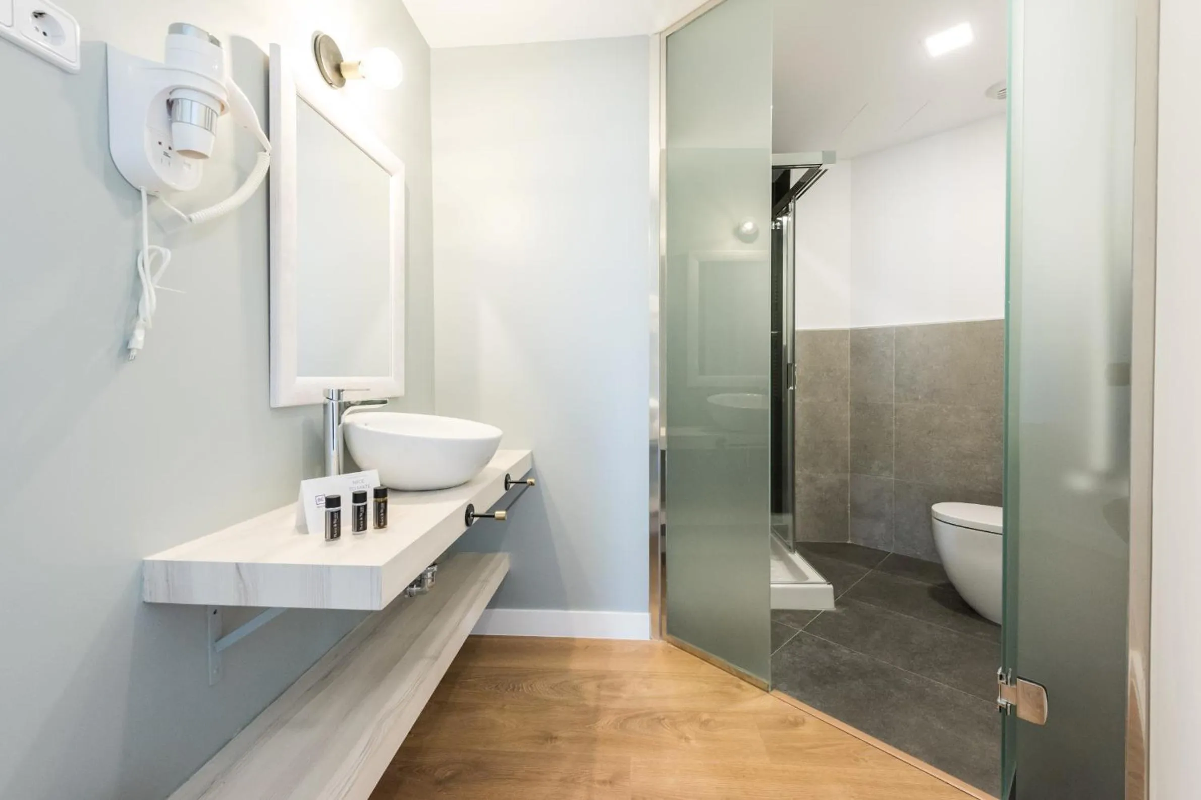 Shower in Plaza de España Skyline