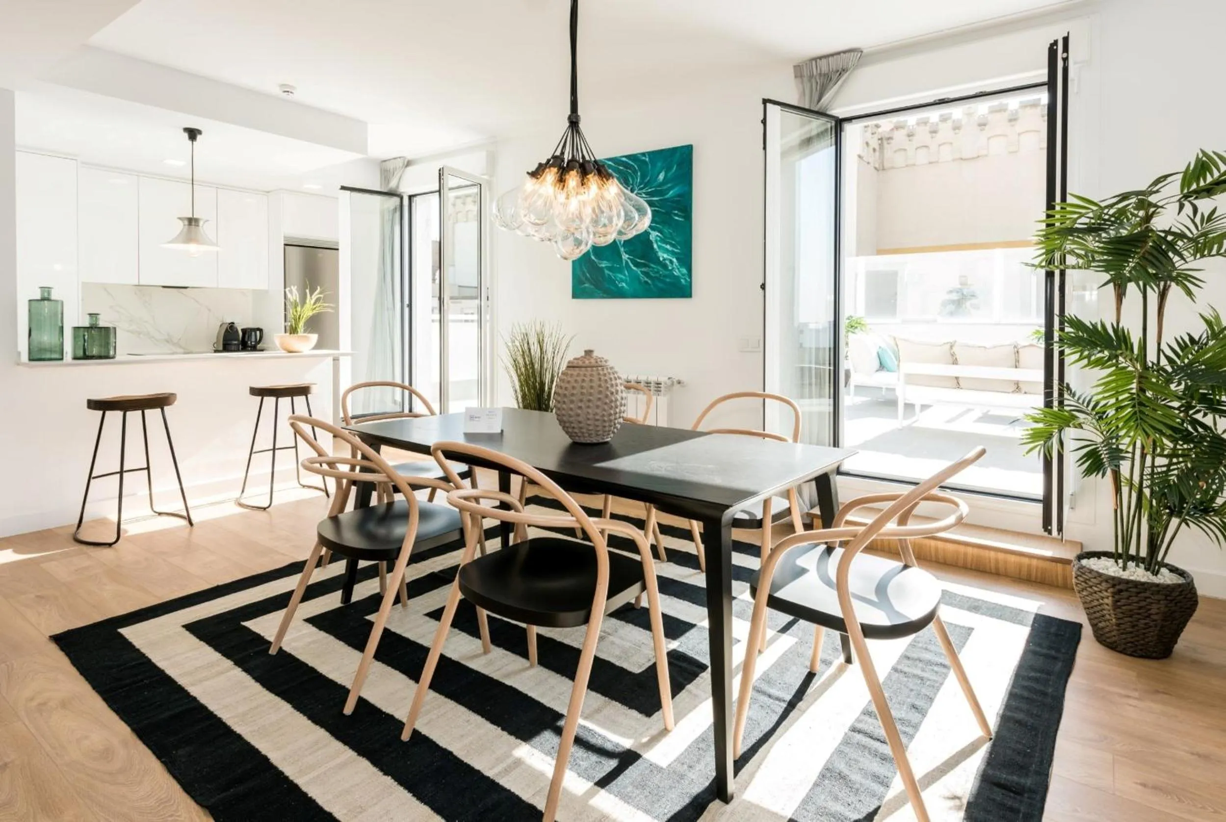 Dining area in Plaza de España Skyline