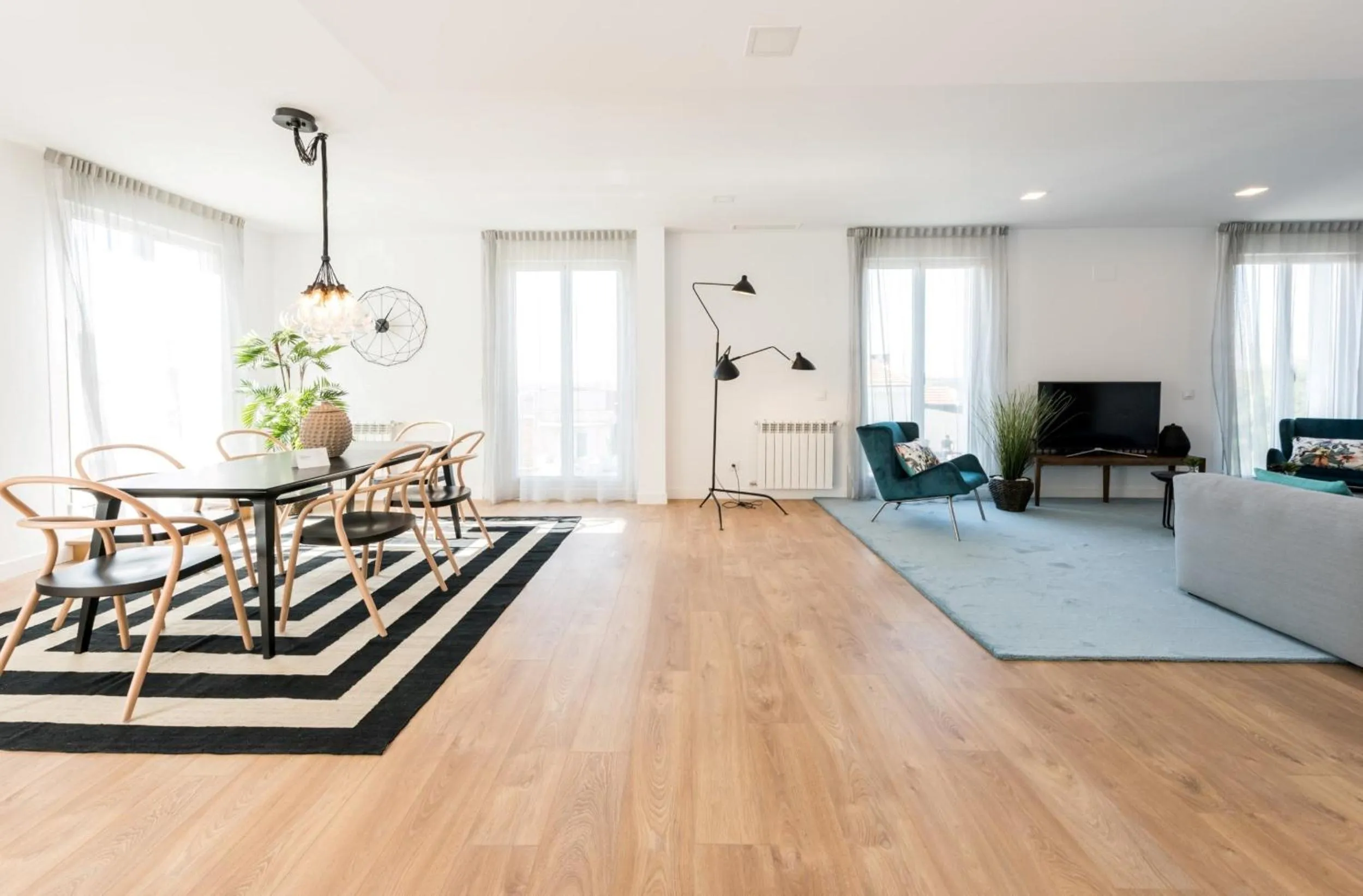 TV and multimedia in Plaza de España Skyline