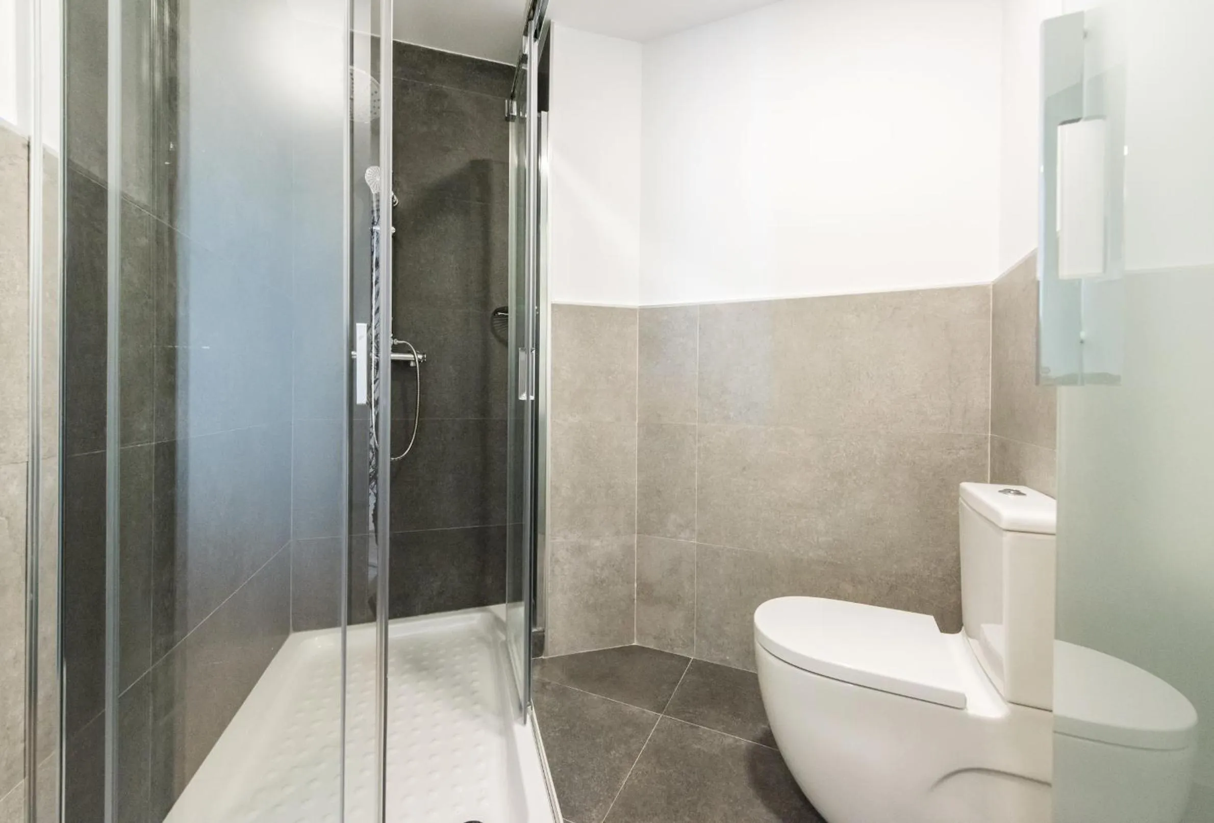 Shower in Plaza de España Skyline