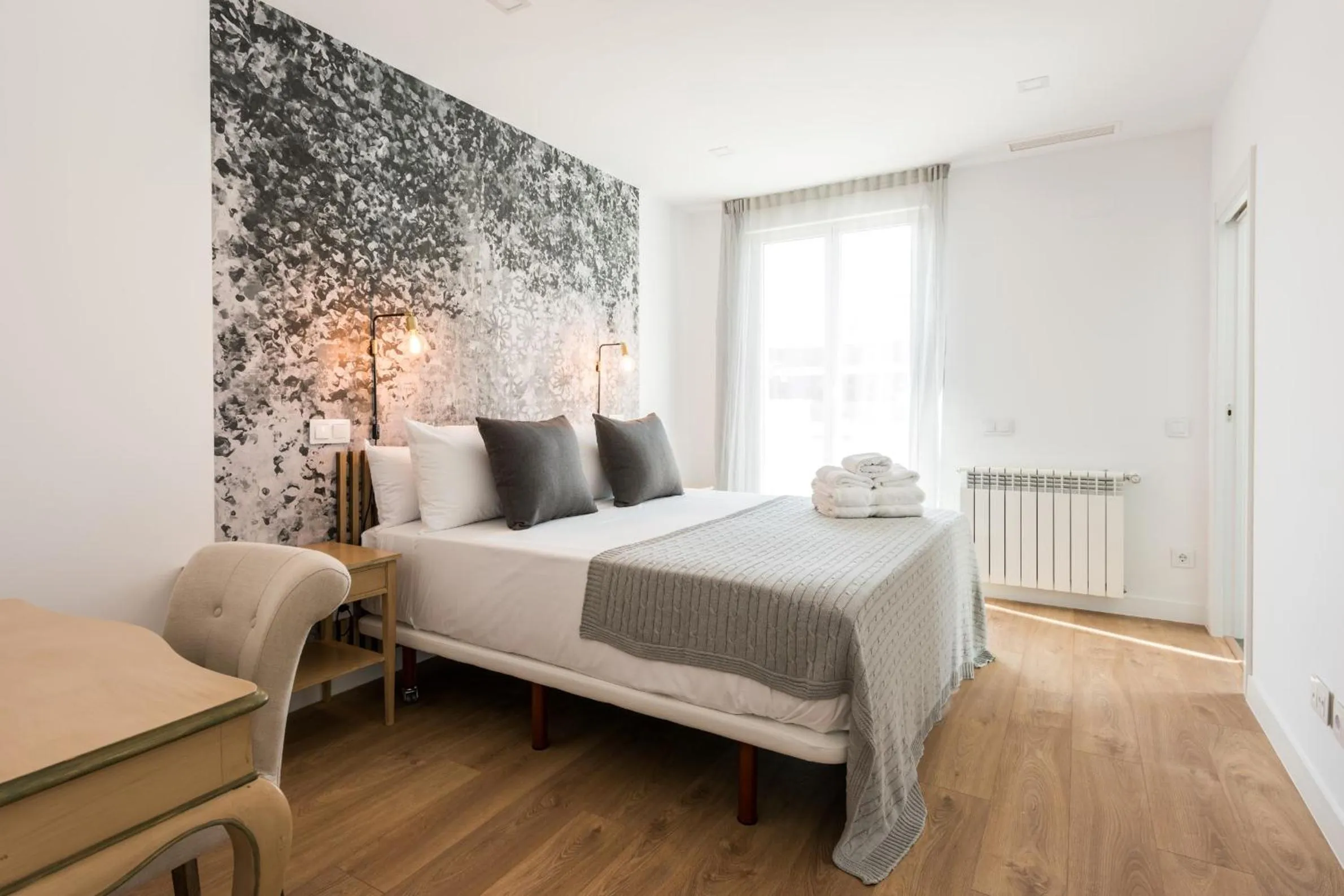 Bed in Plaza de España Skyline