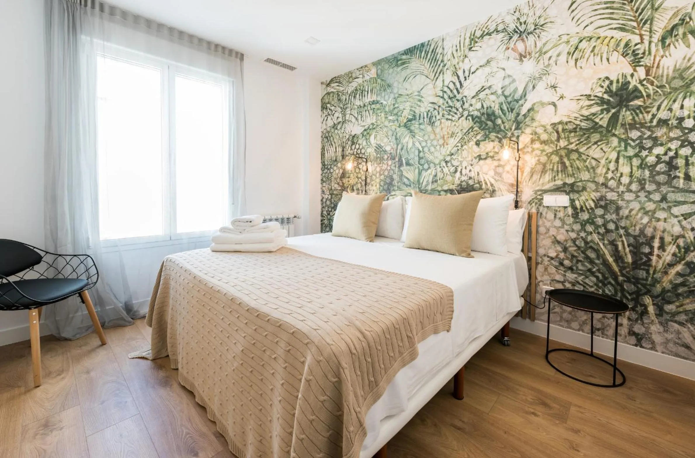 Bed in Plaza de España Skyline