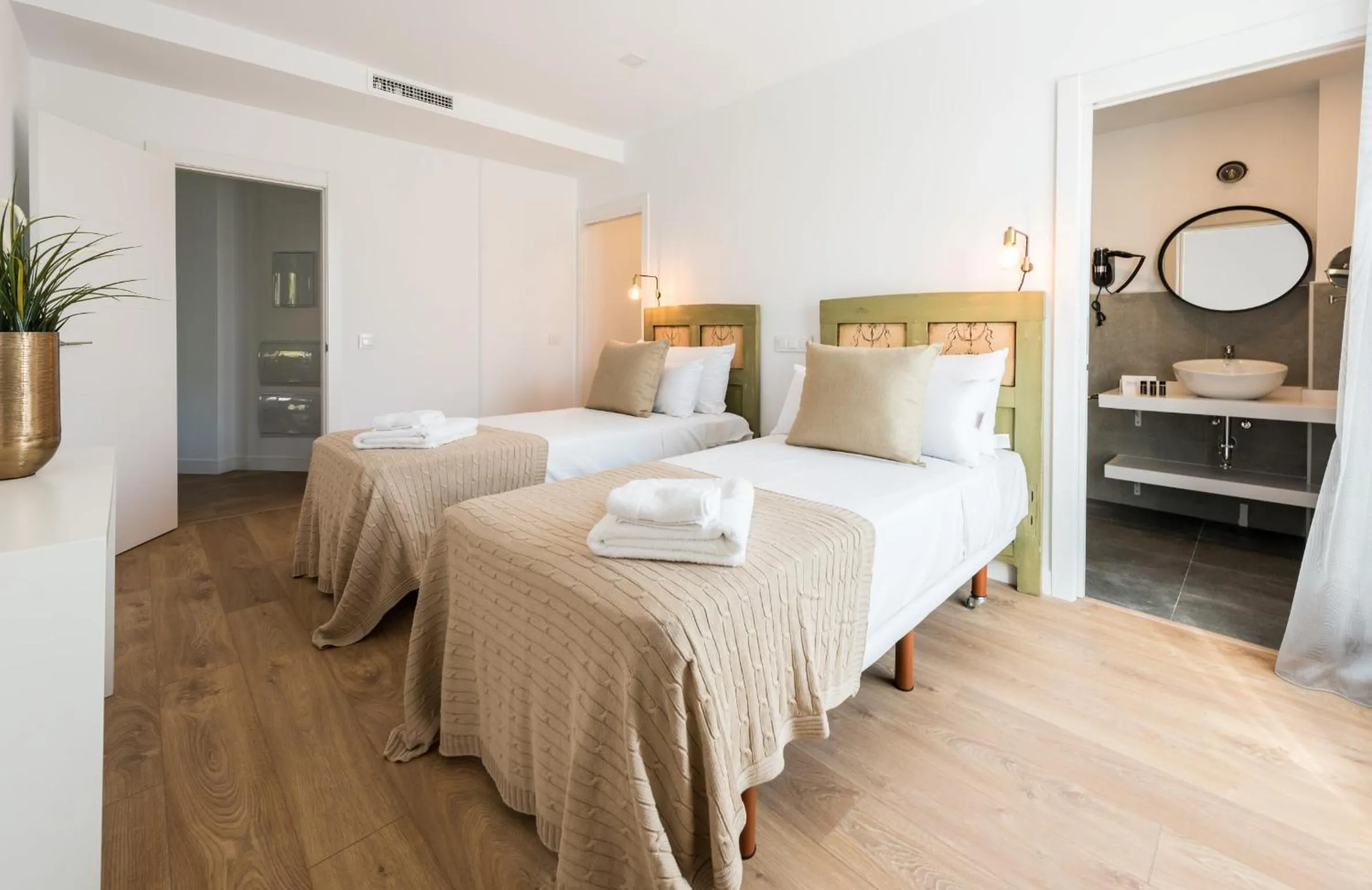 Bed in Plaza de España Skyline