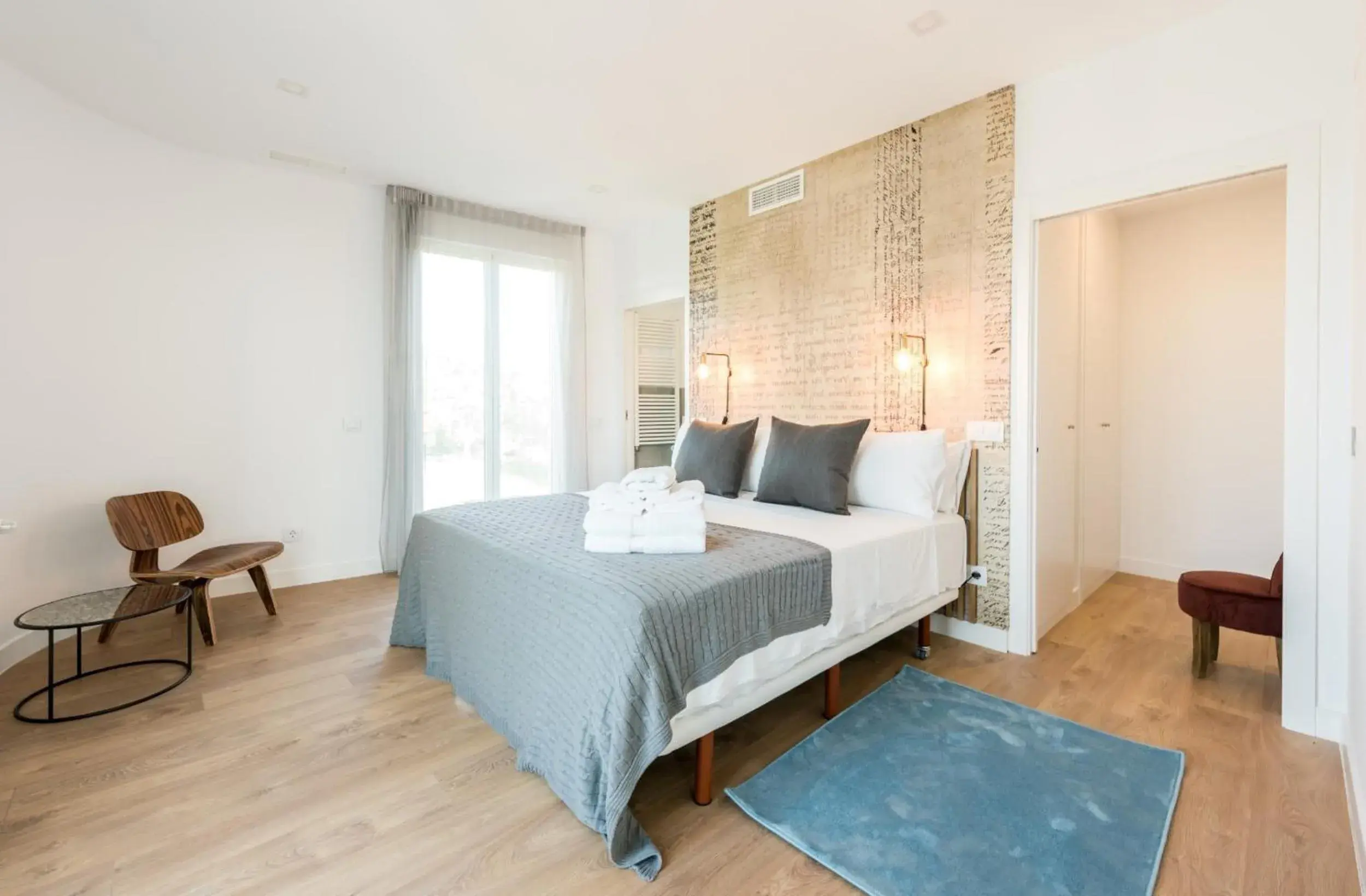 Bed in Plaza de España Skyline Bed in Plaza de España Skyline