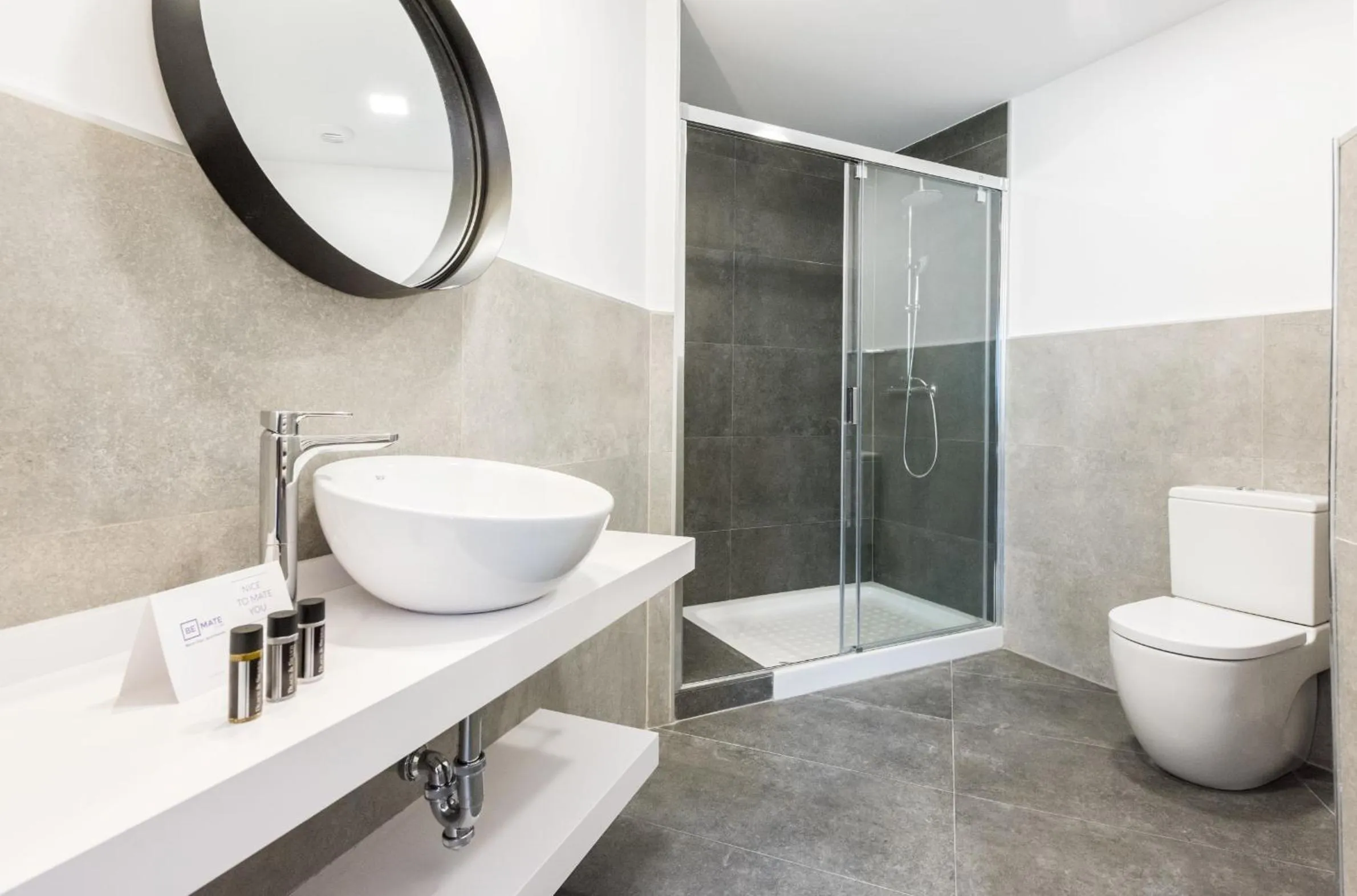 Shower in Plaza de España Skyline