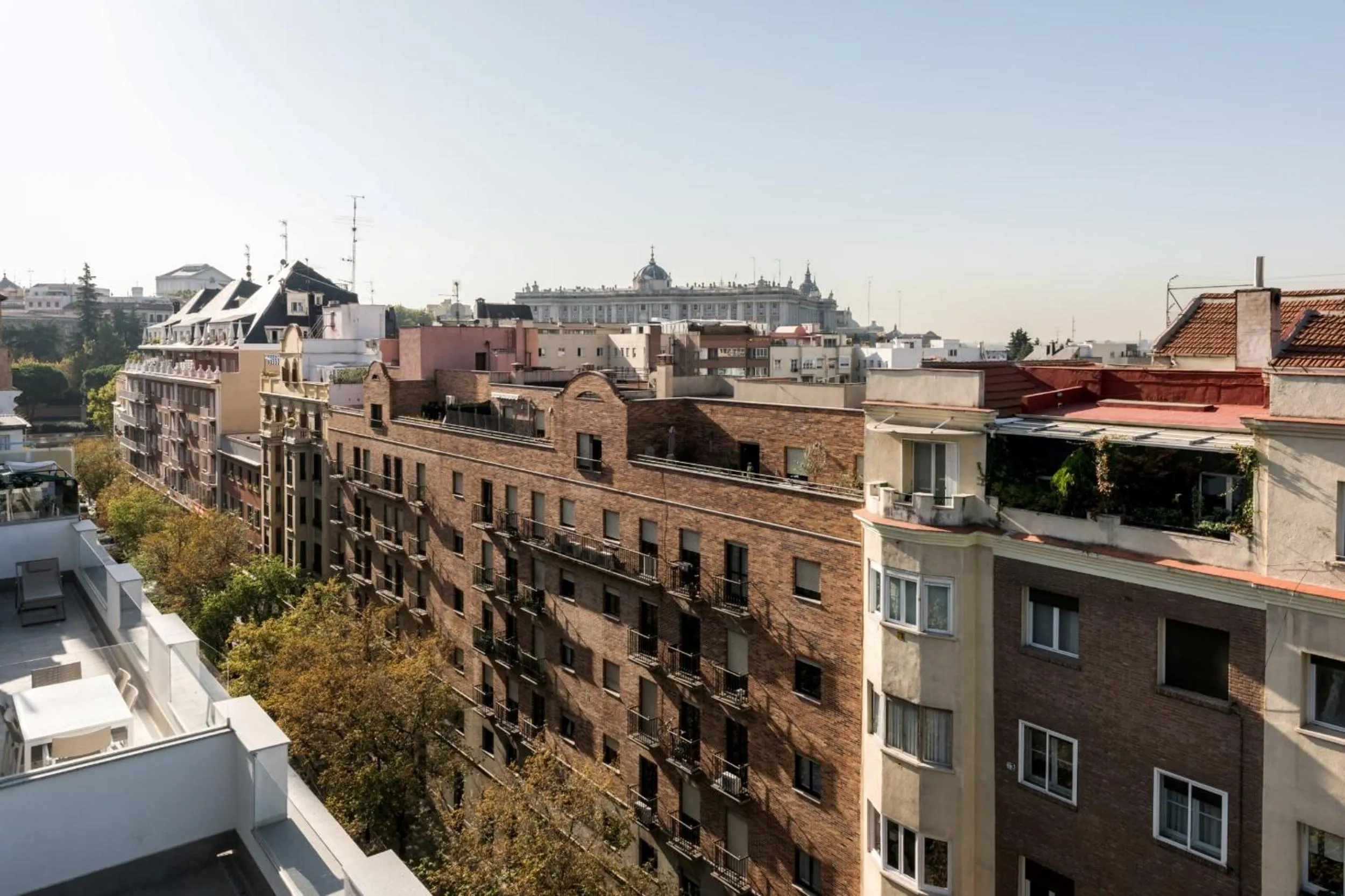 Neighbourhood in Plaza de España Skyline