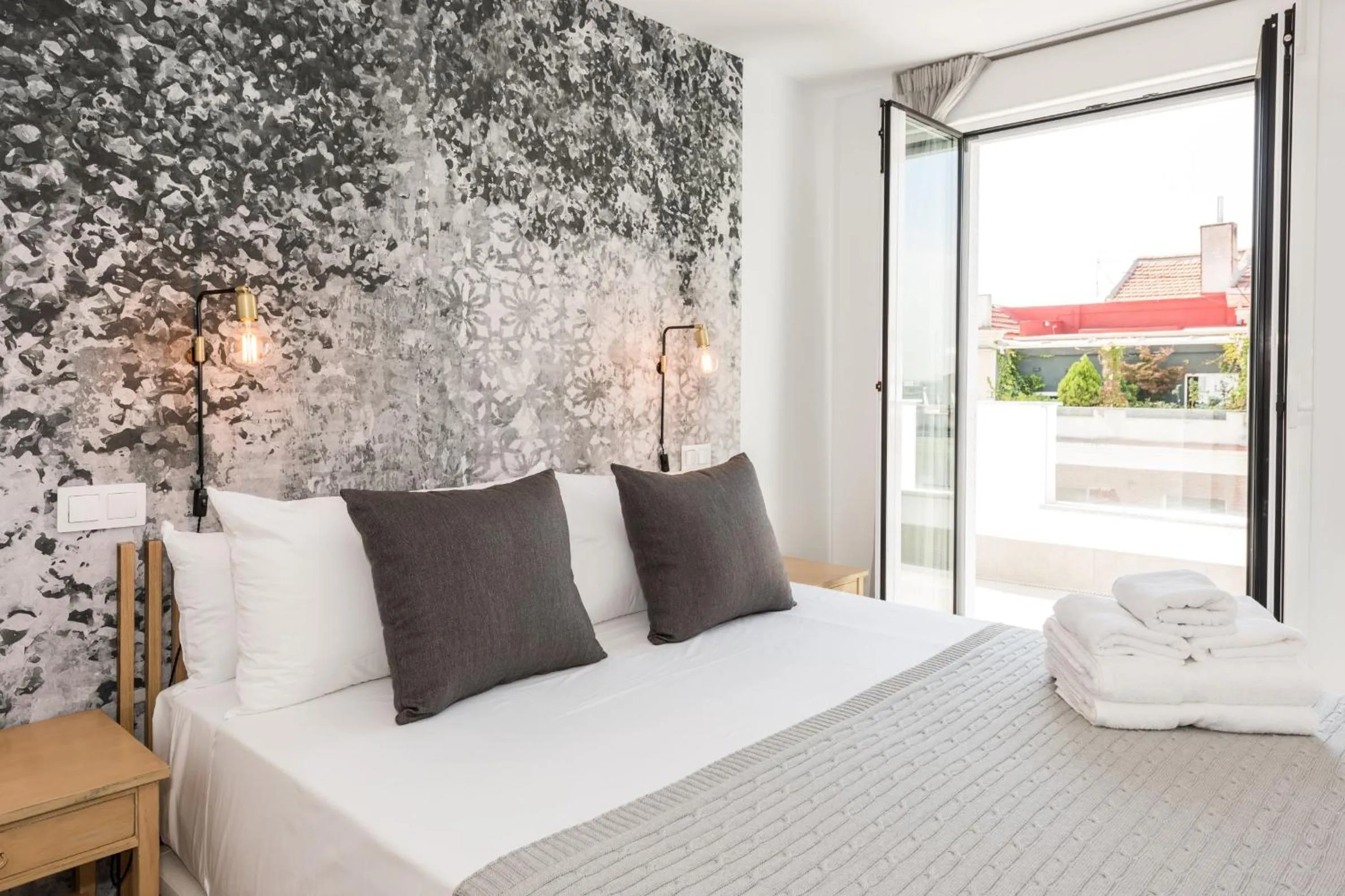 Bed in Plaza de España Skyline