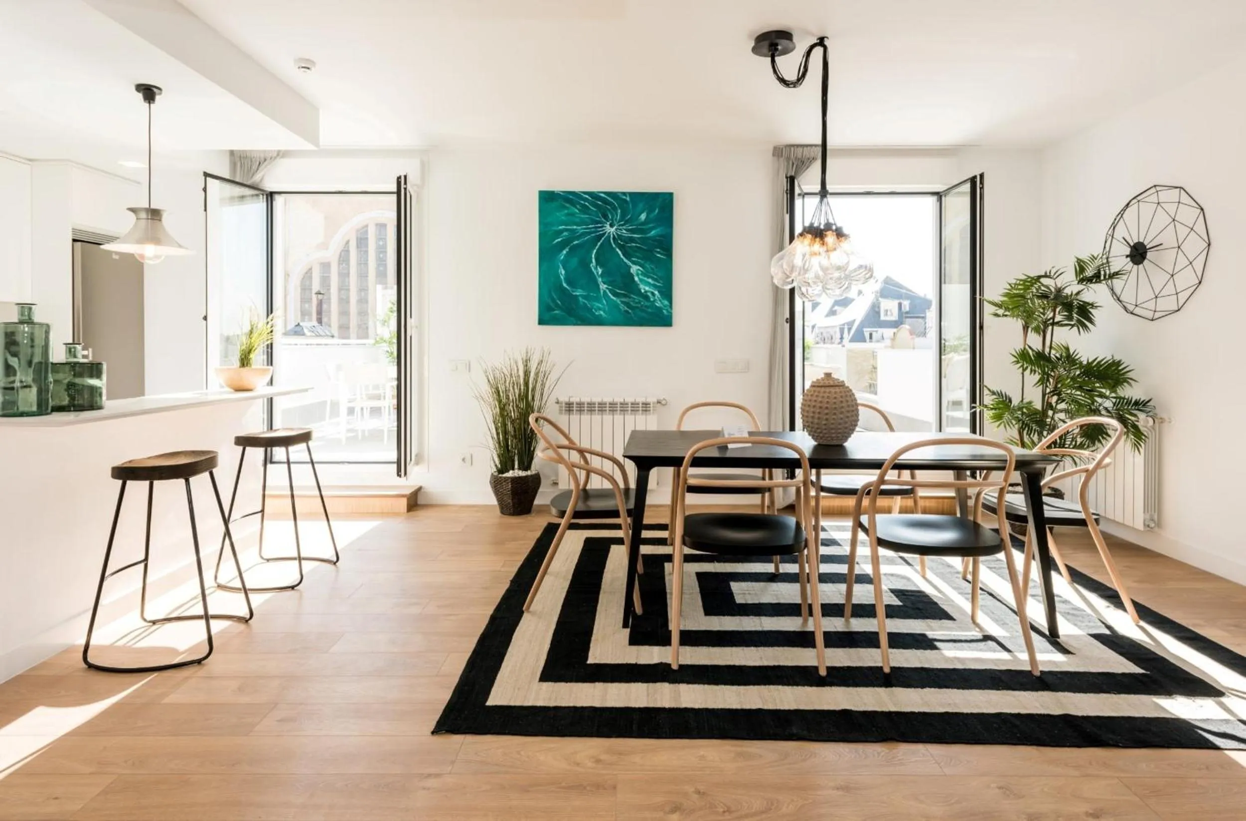 Dining area in Plaza de España Skyline